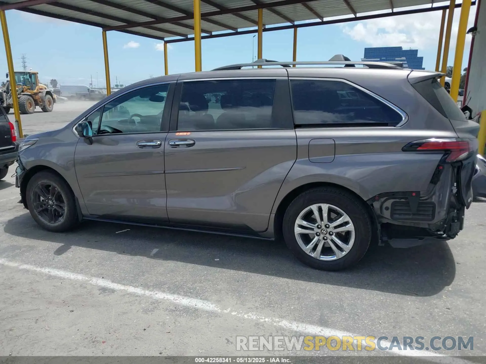 15 Photograph of a damaged car 5TDDSKFC6NS057817 TOYOTA SIENNA 2022