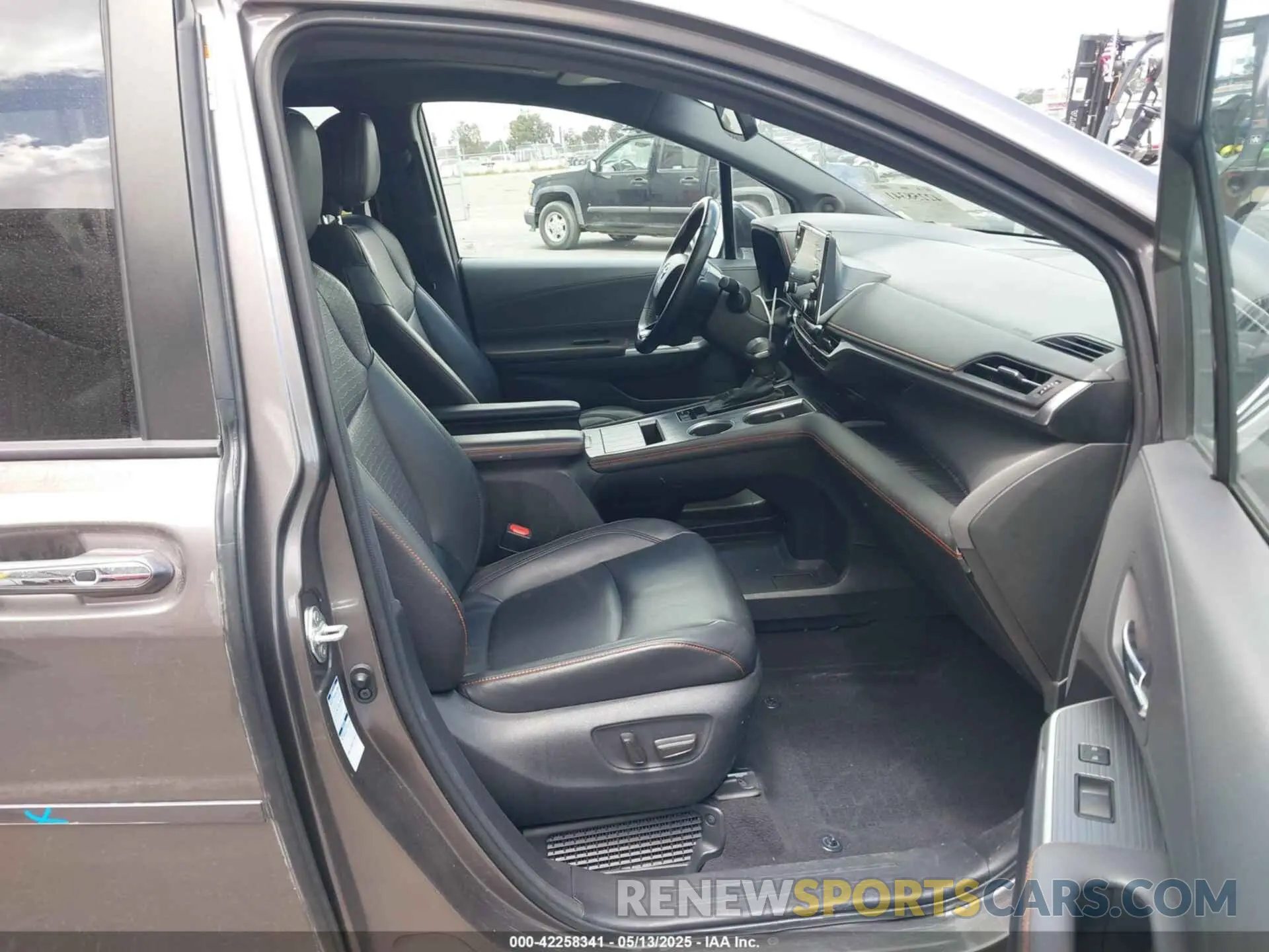 5 Photograph of a damaged car 5TDDSKFC6NS057817 TOYOTA SIENNA 2022