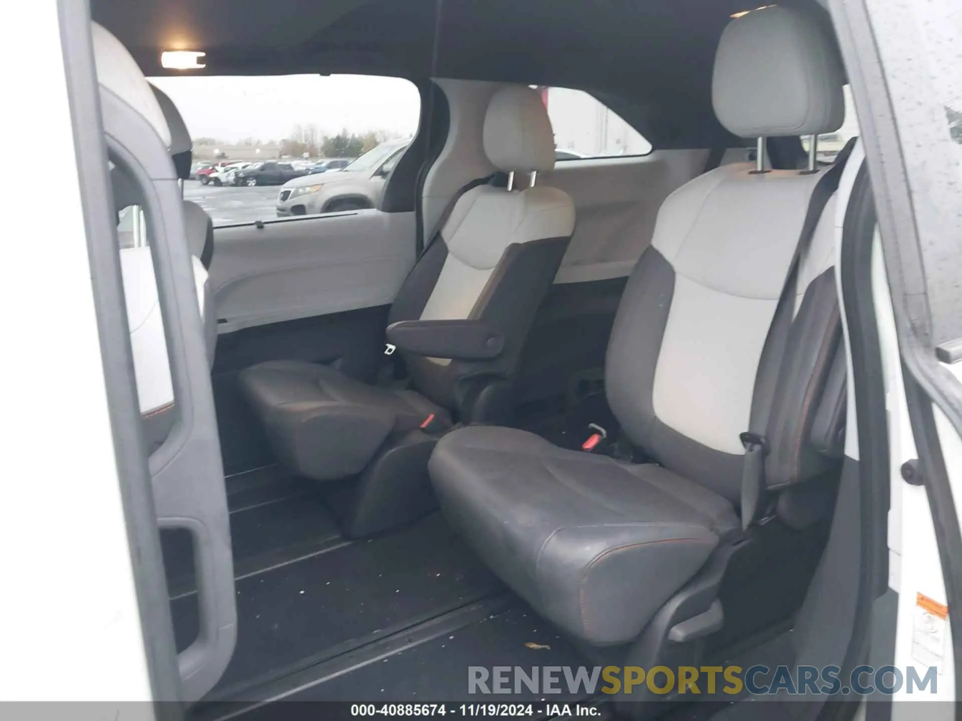 8 Photograph of a damaged car 5TDDSKFC9NS072165 TOYOTA SIENNA 2022