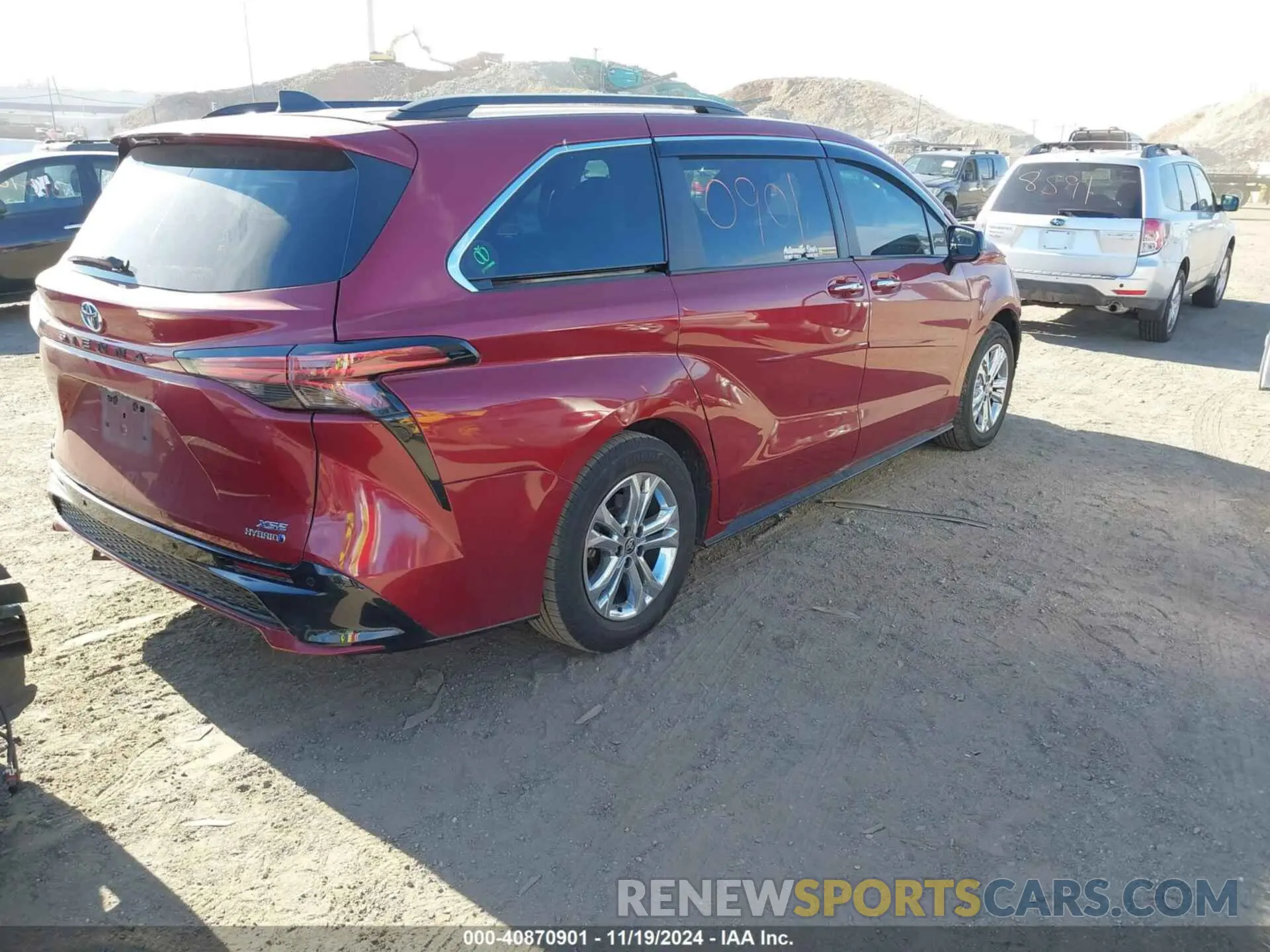 4 Photograph of a damaged car 5TDDSKFCXNS046982 TOYOTA SIENNA 2022