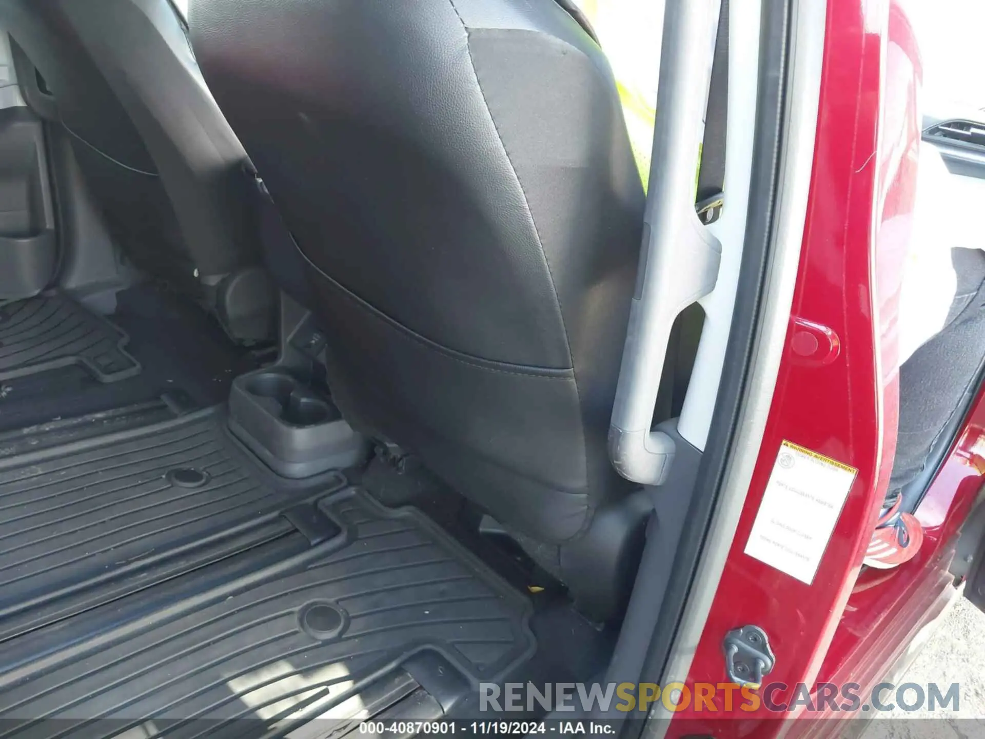 8 Photograph of a damaged car 5TDDSKFCXNS046982 TOYOTA SIENNA 2022
