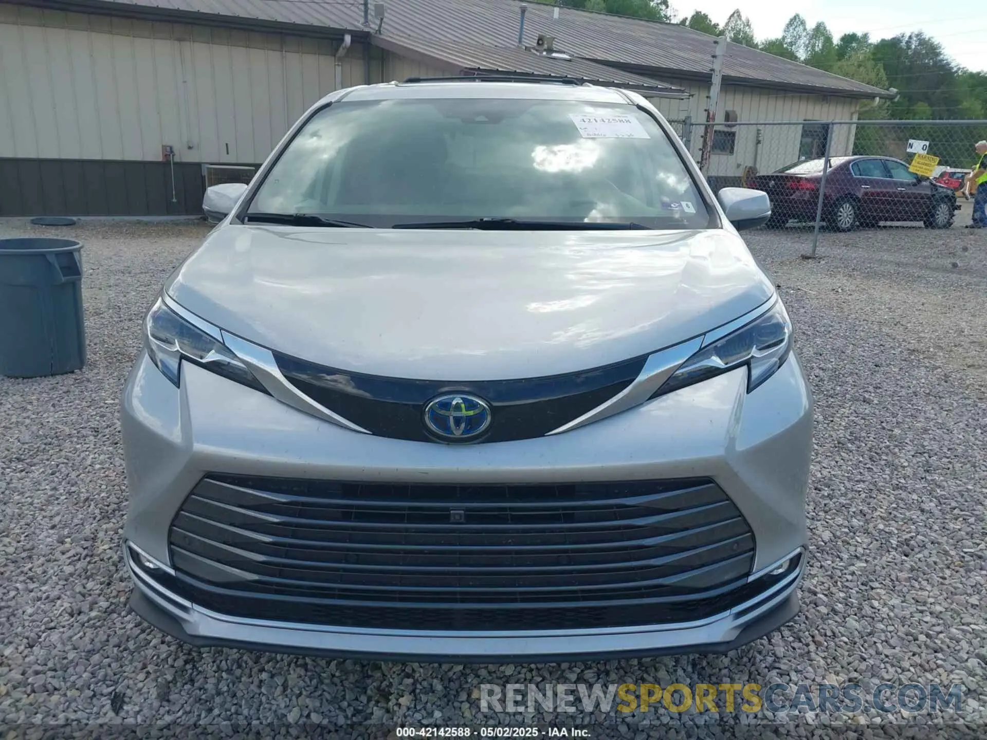 12 Photograph of a damaged car 5TDESKFC2NS051825 TOYOTA SIENNA 2022