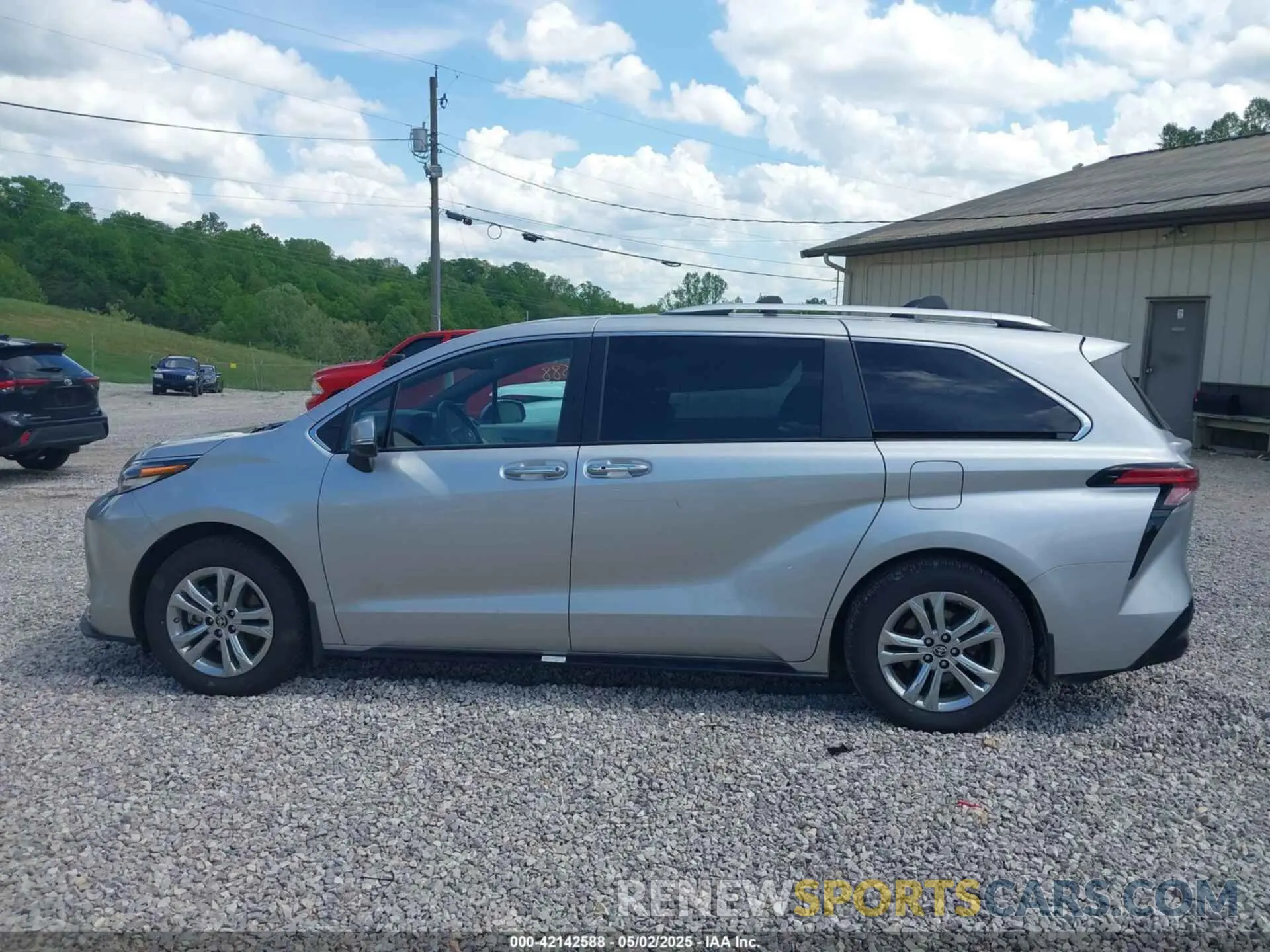 14 Photograph of a damaged car 5TDESKFC2NS051825 TOYOTA SIENNA 2022