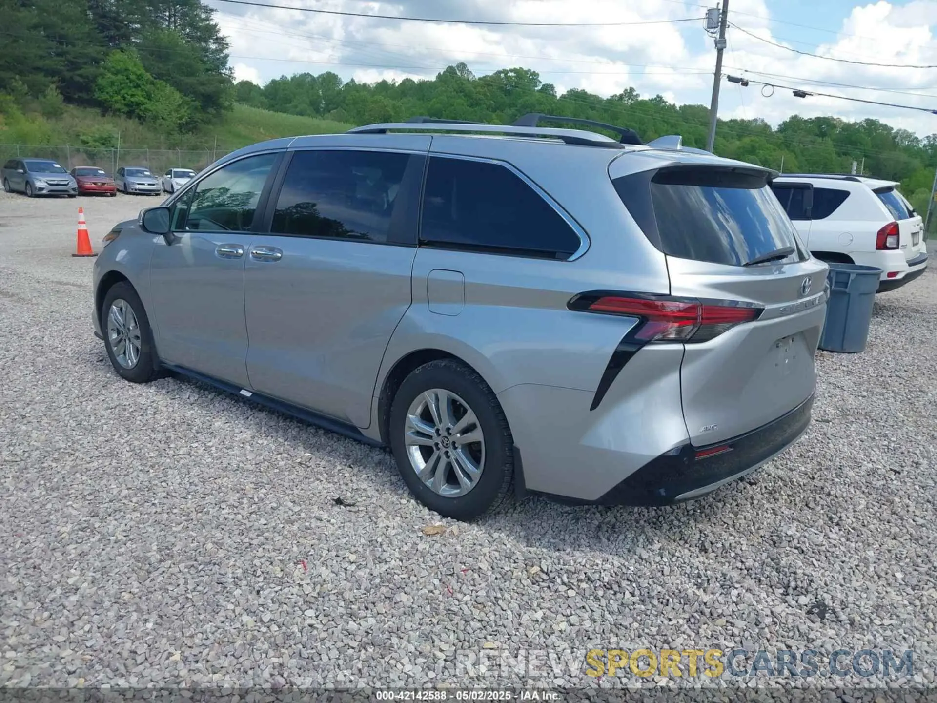 3 Photograph of a damaged car 5TDESKFC2NS051825 TOYOTA SIENNA 2022