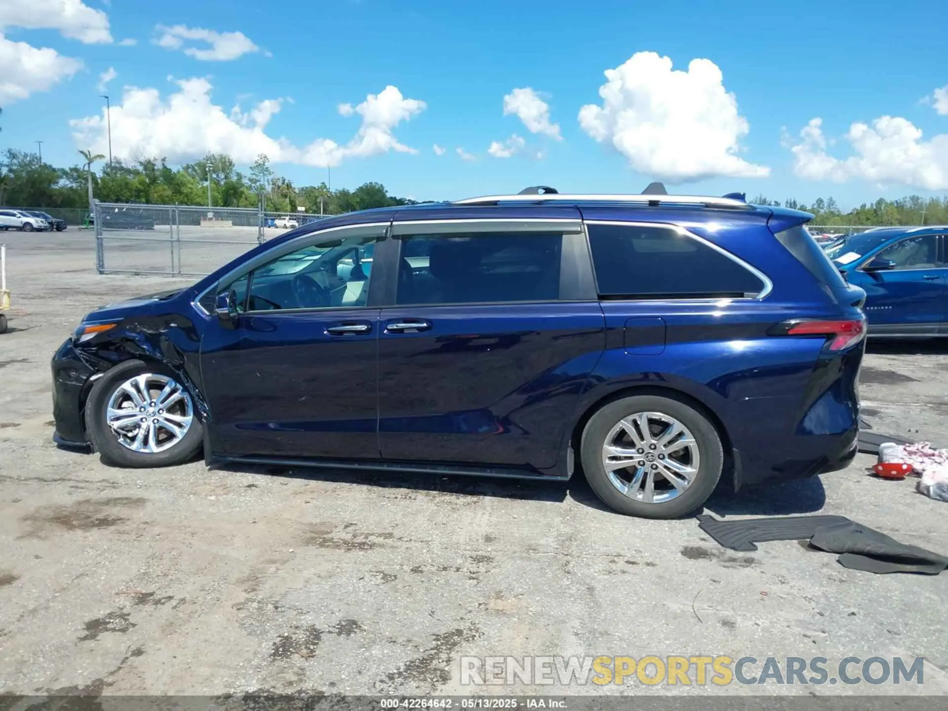 14 Photograph of a damaged car 5TDESKFC4NS072028 TOYOTA SIENNA 2022