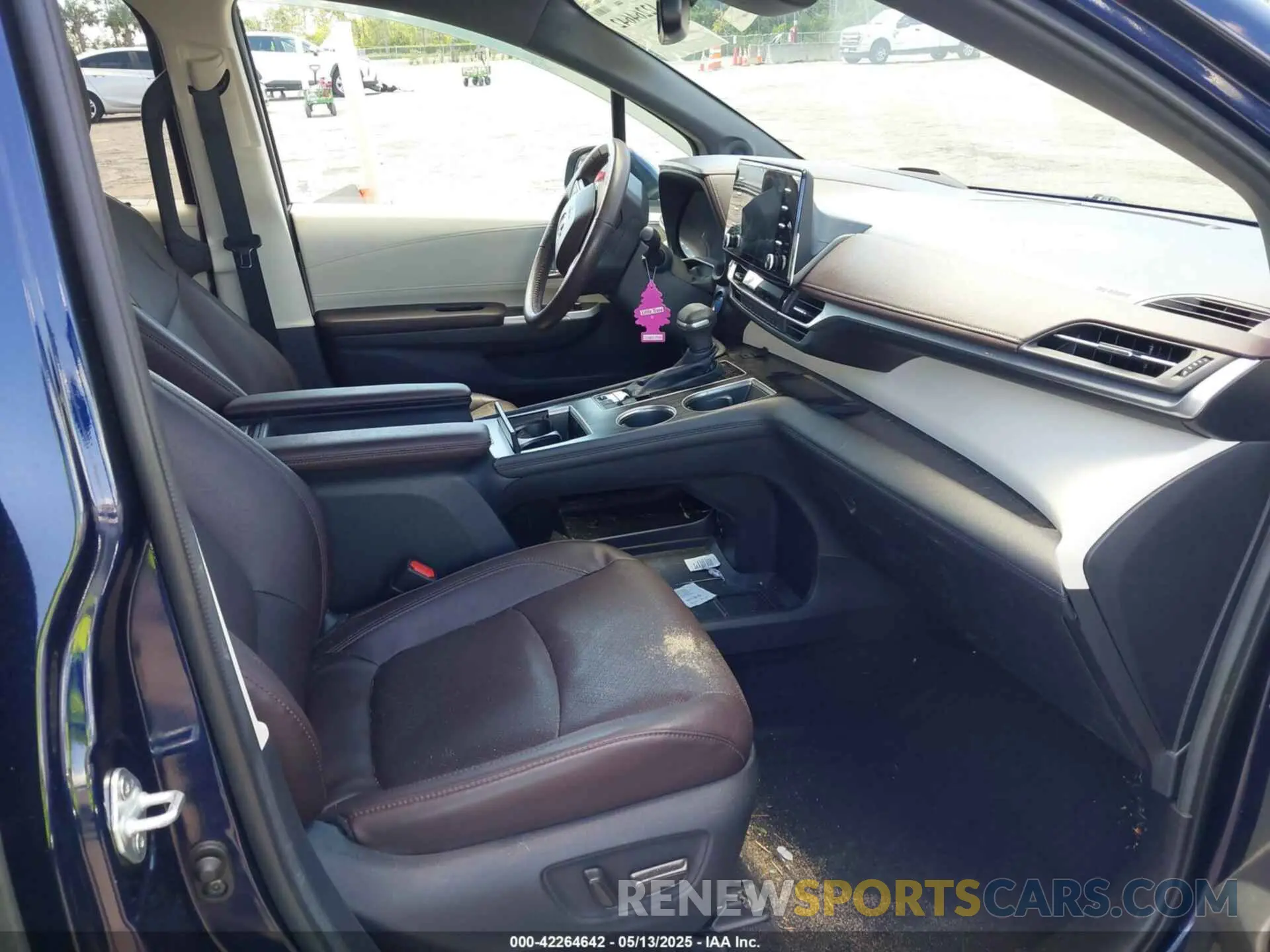 5 Photograph of a damaged car 5TDESKFC4NS072028 TOYOTA SIENNA 2022