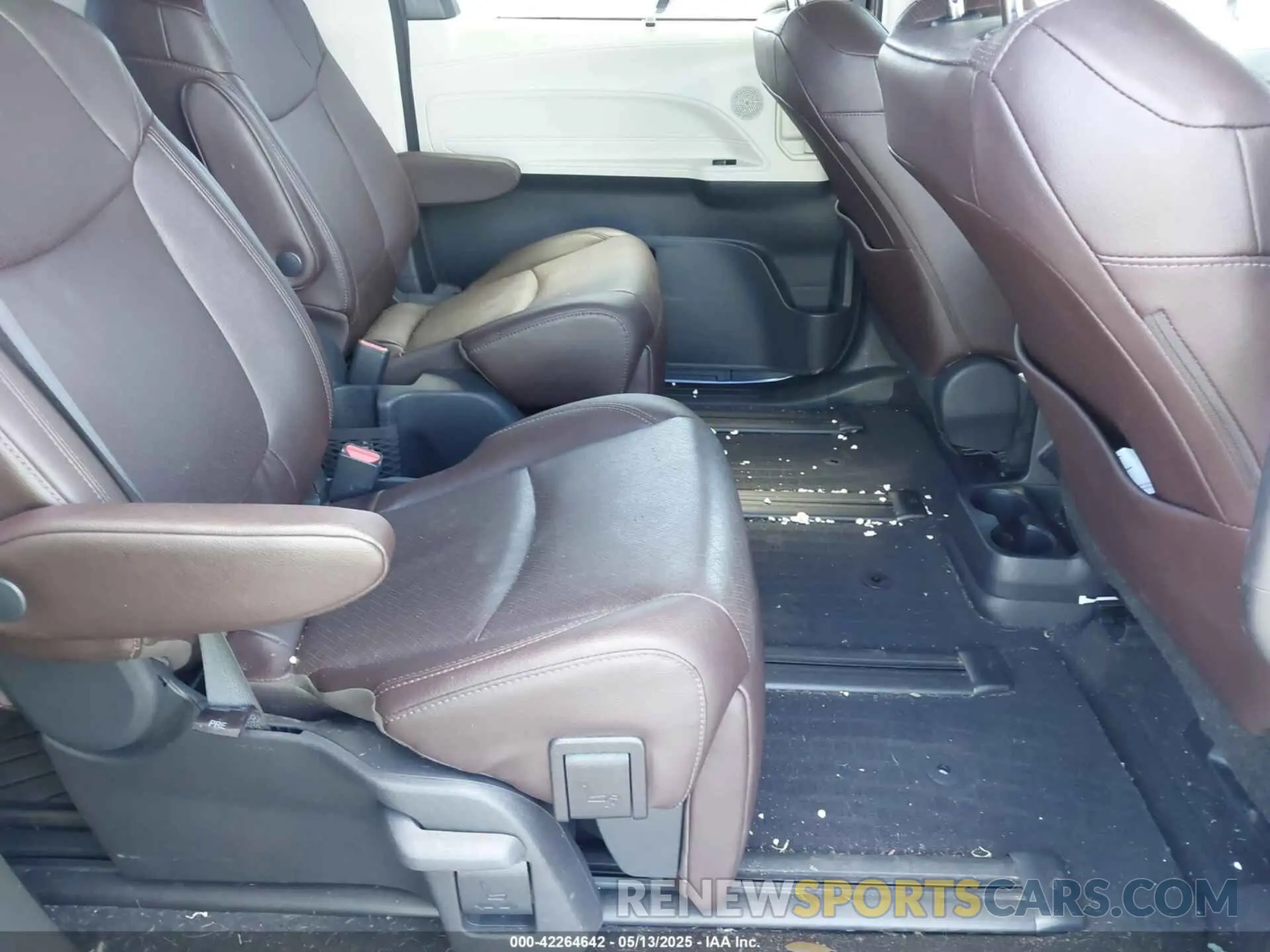 8 Photograph of a damaged car 5TDESKFC4NS072028 TOYOTA SIENNA 2022