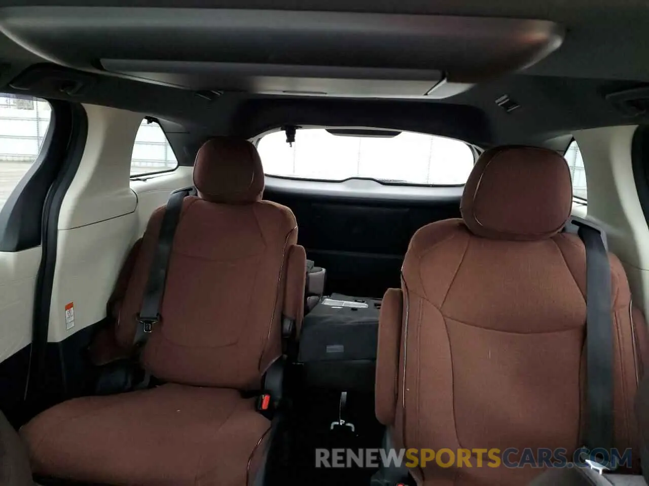 10 Photograph of a damaged car 5TDESKFC8NS041784 TOYOTA SIENNA 2022