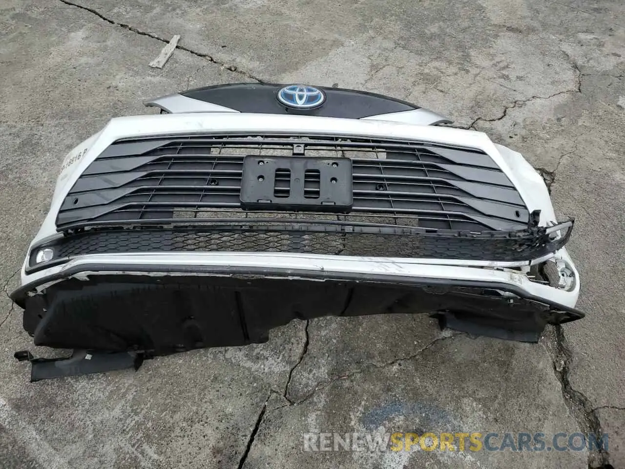 13 Photograph of a damaged car 5TDESKFC8NS041784 TOYOTA SIENNA 2022