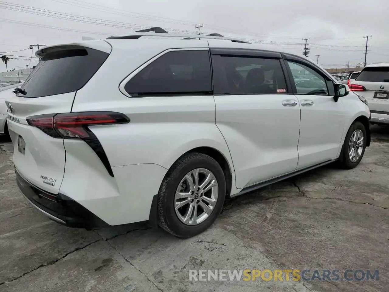 3 Photograph of a damaged car 5TDESKFC8NS041784 TOYOTA SIENNA 2022