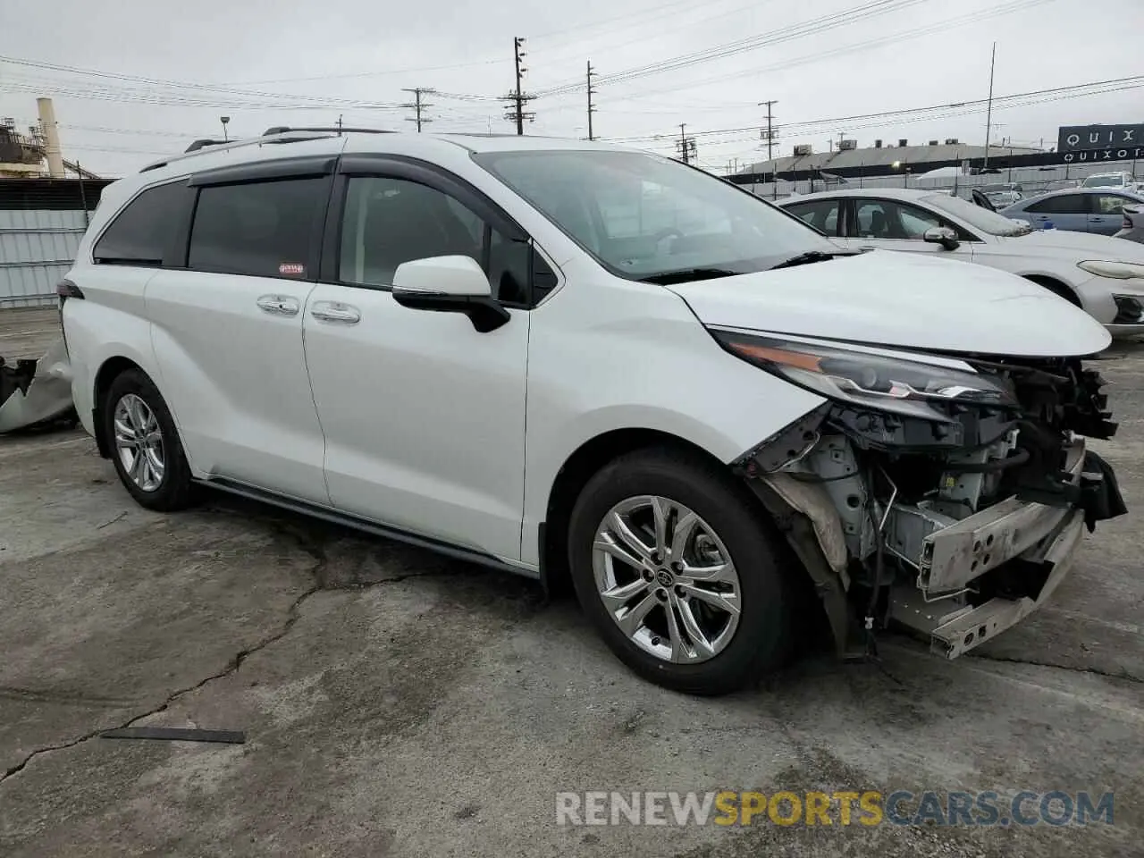 4 Photograph of a damaged car 5TDESKFC8NS041784 TOYOTA SIENNA 2022
