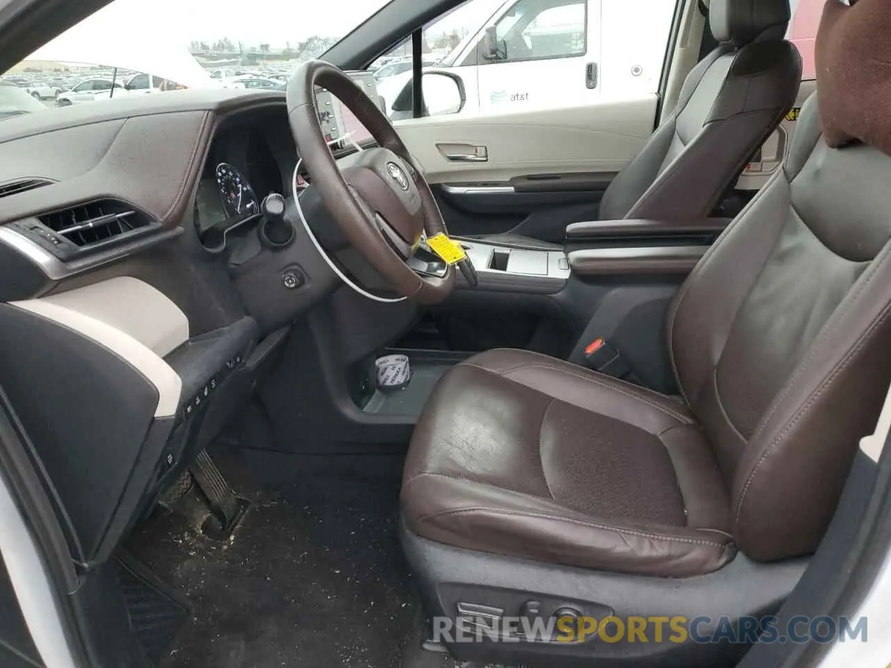 7 Photograph of a damaged car 5TDESKFC8NS041784 TOYOTA SIENNA 2022