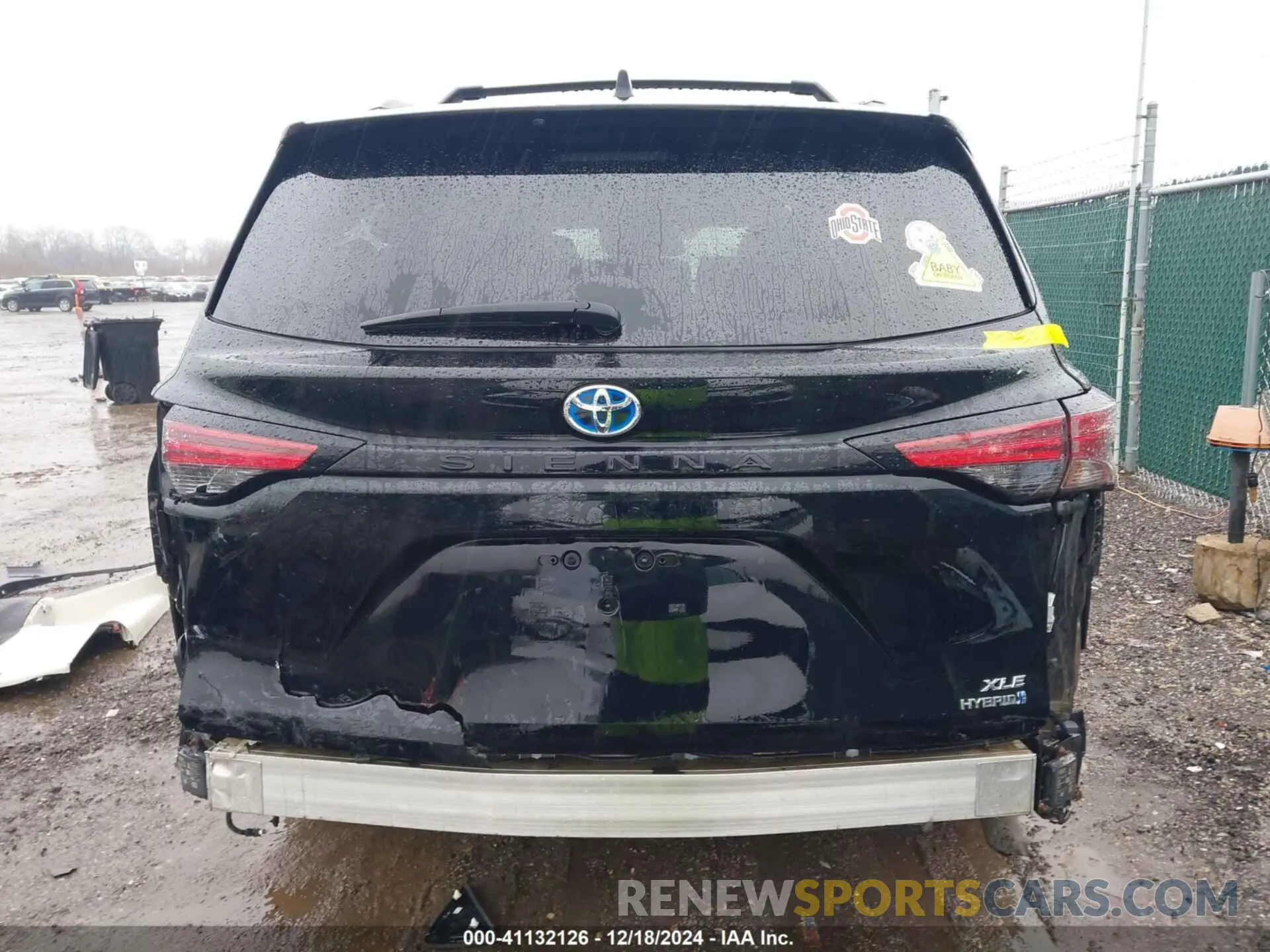 17 Photograph of a damaged car 5TDJRKEC0NS089436 TOYOTA SIENNA 2022