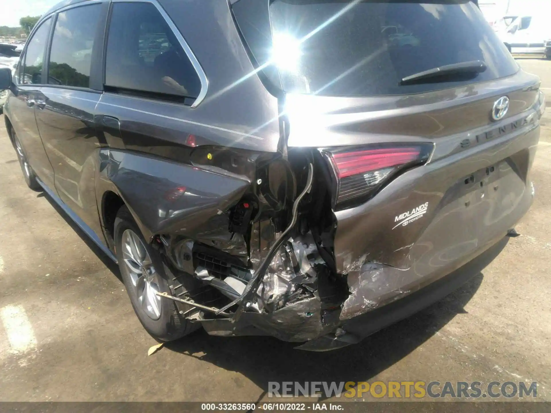 6 Photograph of a damaged car 5TDJRKEC0NS096497 TOYOTA SIENNA 2022