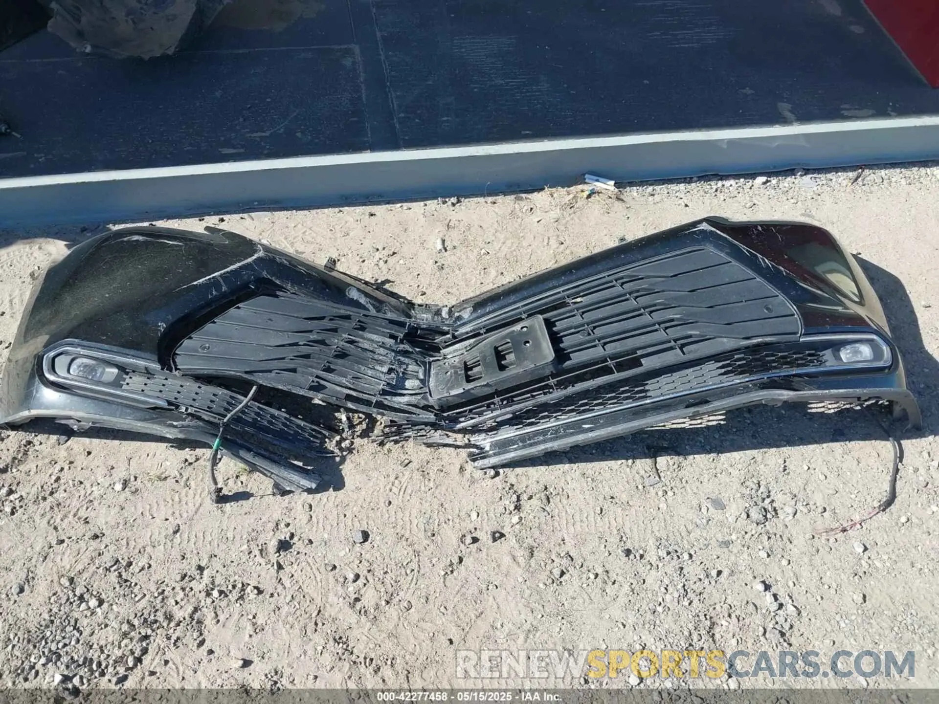 12 Photograph of a damaged car 5TDJRKEC1NS086089 TOYOTA SIENNA 2022