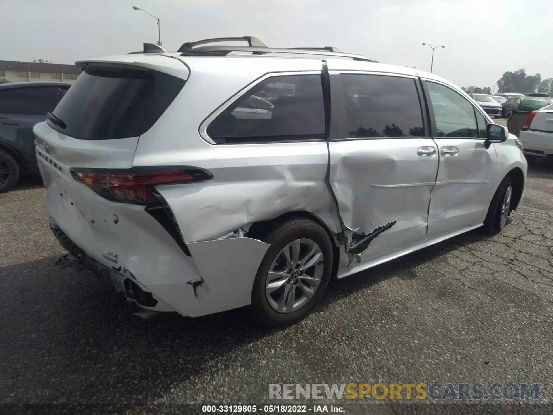 4 Photograph of a damaged car 5TDJRKEC2NS079491 TOYOTA SIENNA 2022