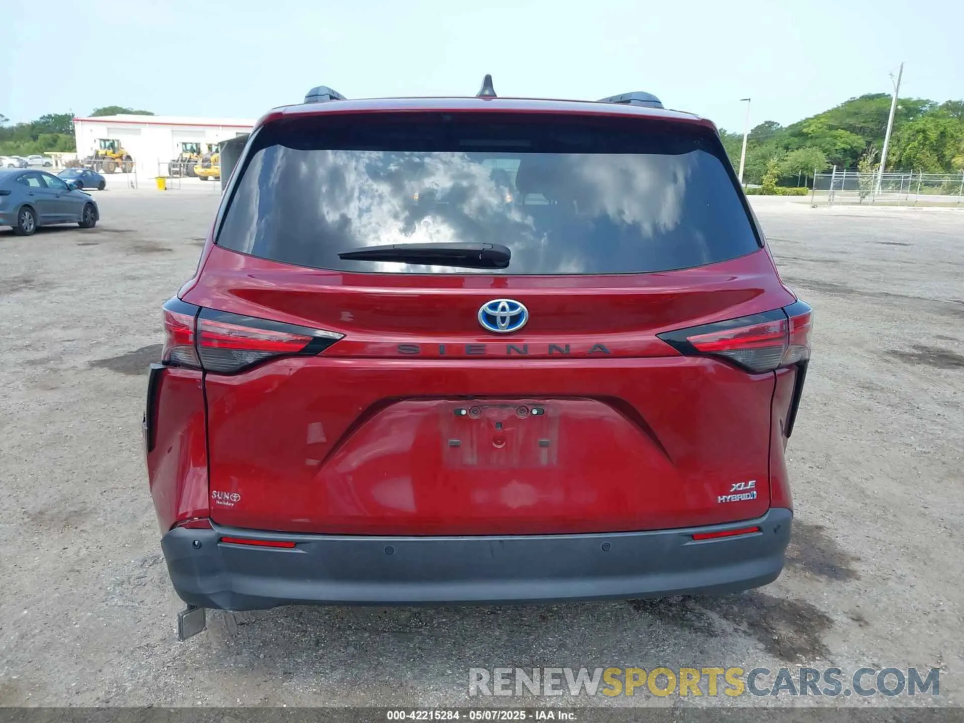 16 Photograph of a damaged car 5TDJRKEC3NS116029 TOYOTA SIENNA 2022
