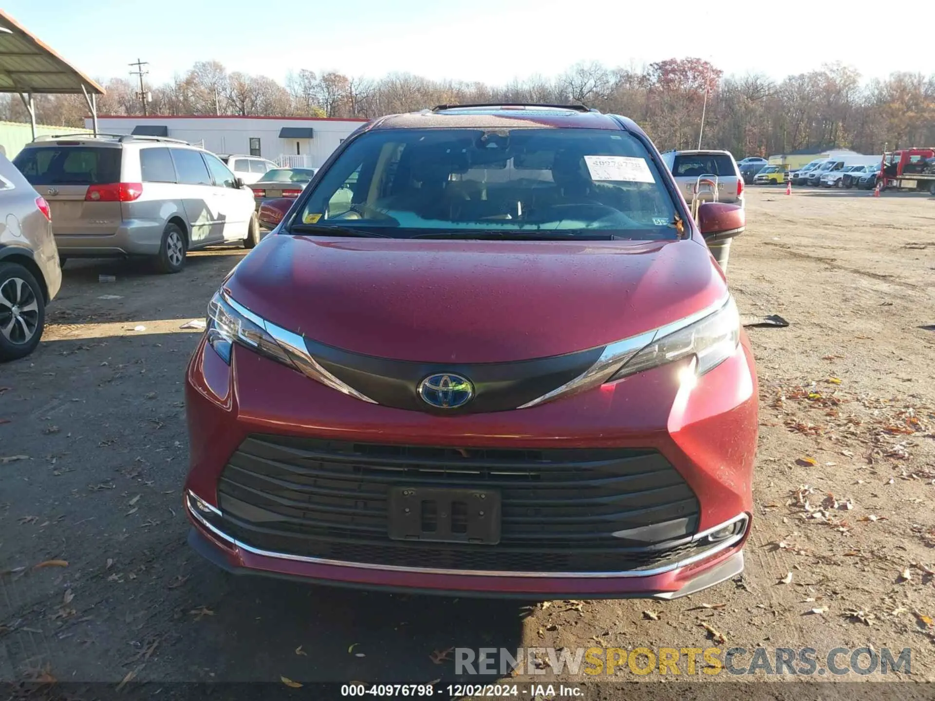 12 Photograph of a damaged car 5TDJRKEC5NS117585 TOYOTA SIENNA 2022