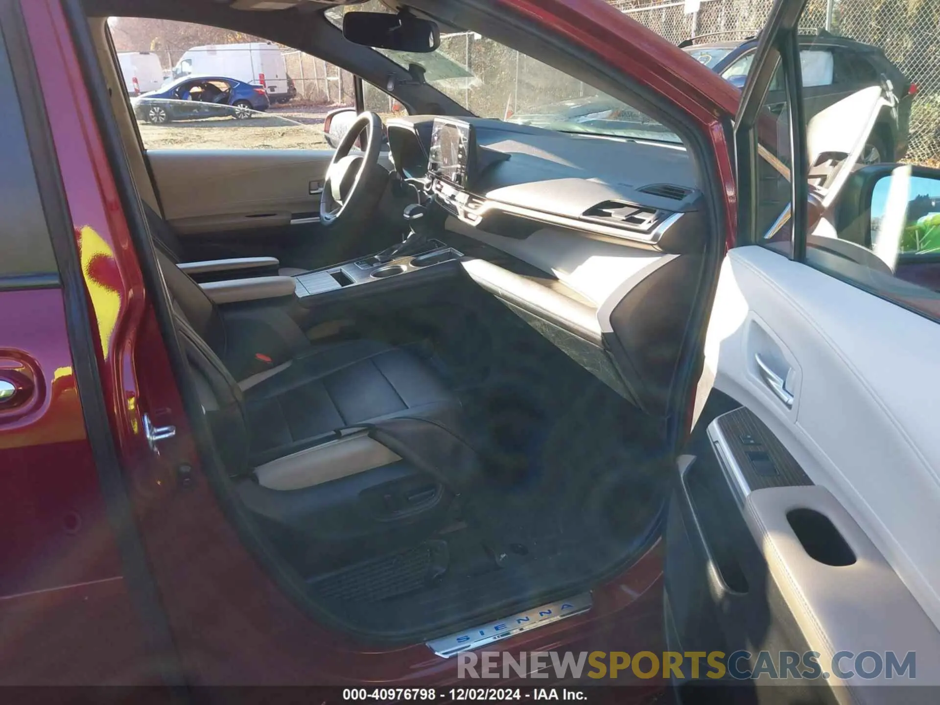 5 Photograph of a damaged car 5TDJRKEC5NS117585 TOYOTA SIENNA 2022