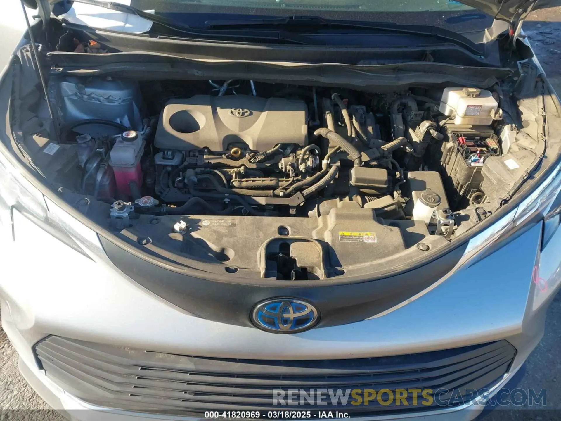 10 Photograph of a damaged car 5TDJRKEC9NS088219 TOYOTA SIENNA 2022