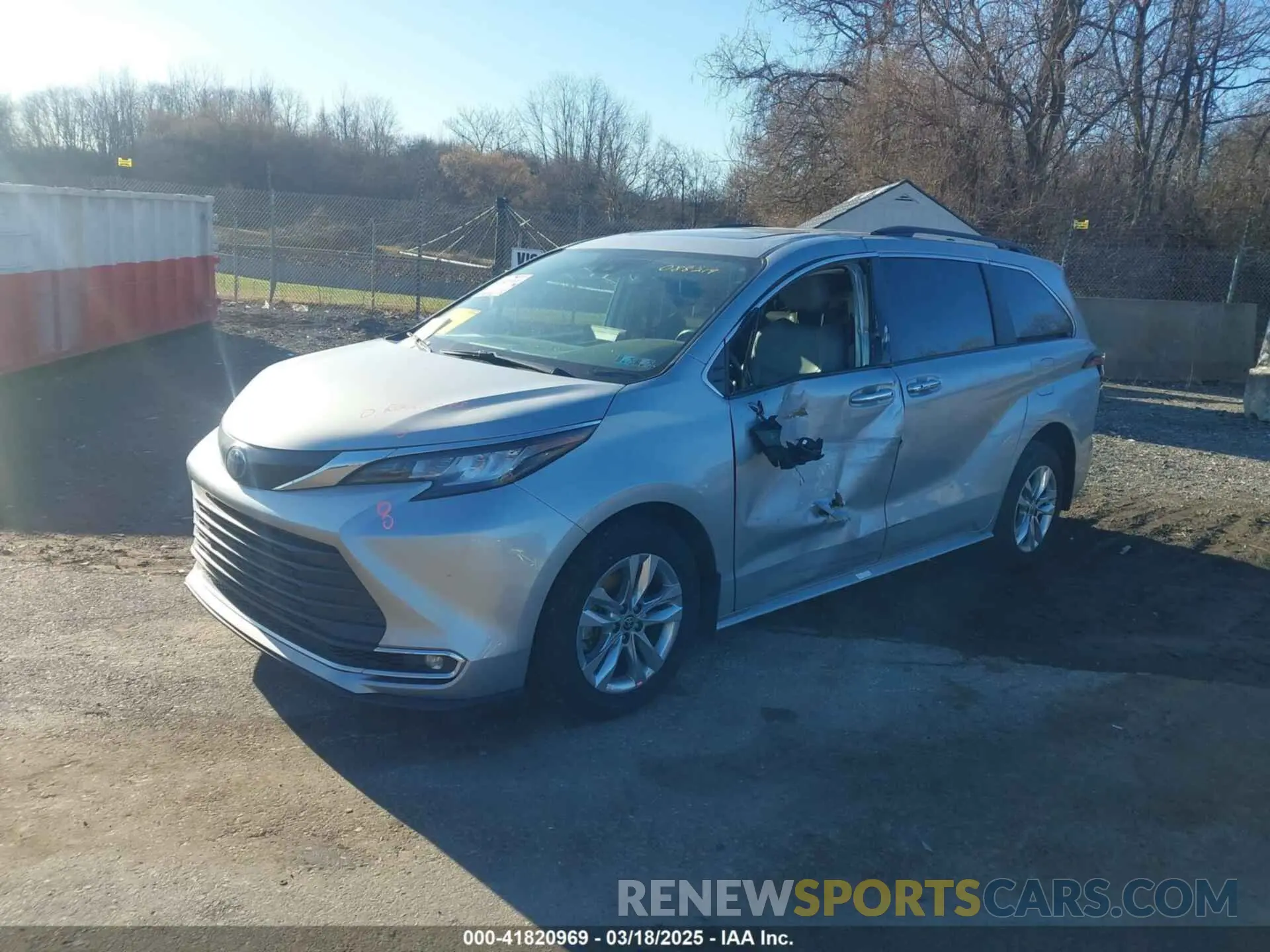 2 Photograph of a damaged car 5TDJRKEC9NS088219 TOYOTA SIENNA 2022