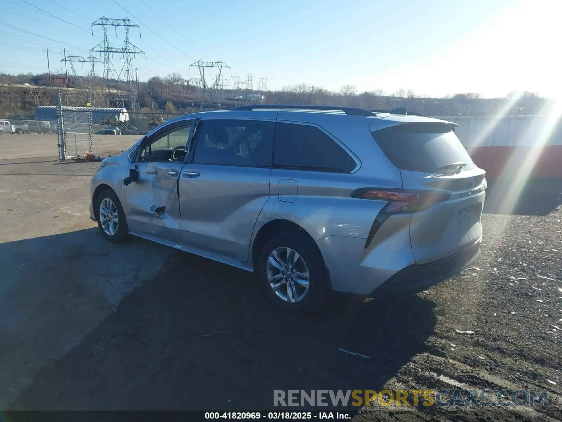 3 Photograph of a damaged car 5TDJRKEC9NS088219 TOYOTA SIENNA 2022