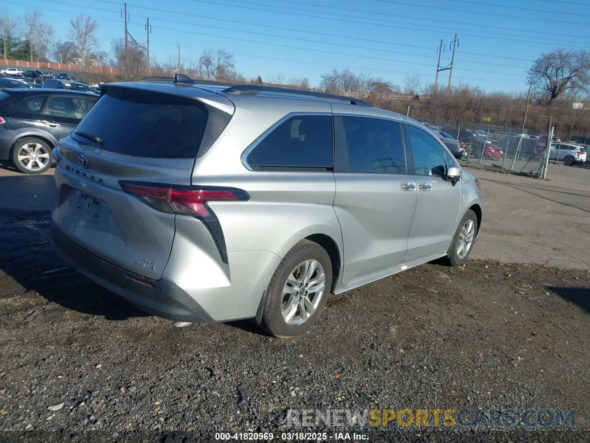 4 Photograph of a damaged car 5TDJRKEC9NS088219 TOYOTA SIENNA 2022