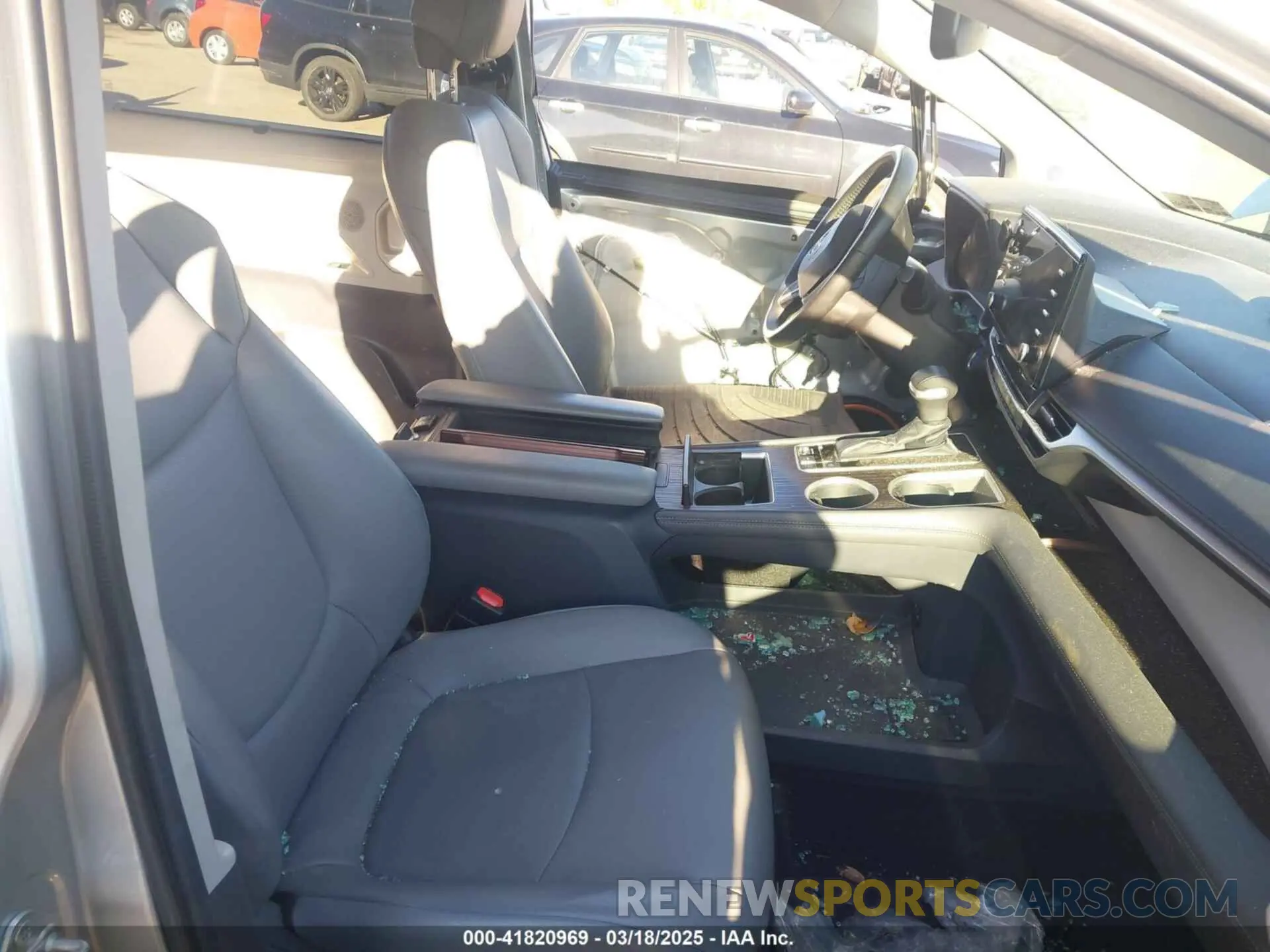 5 Photograph of a damaged car 5TDJRKEC9NS088219 TOYOTA SIENNA 2022