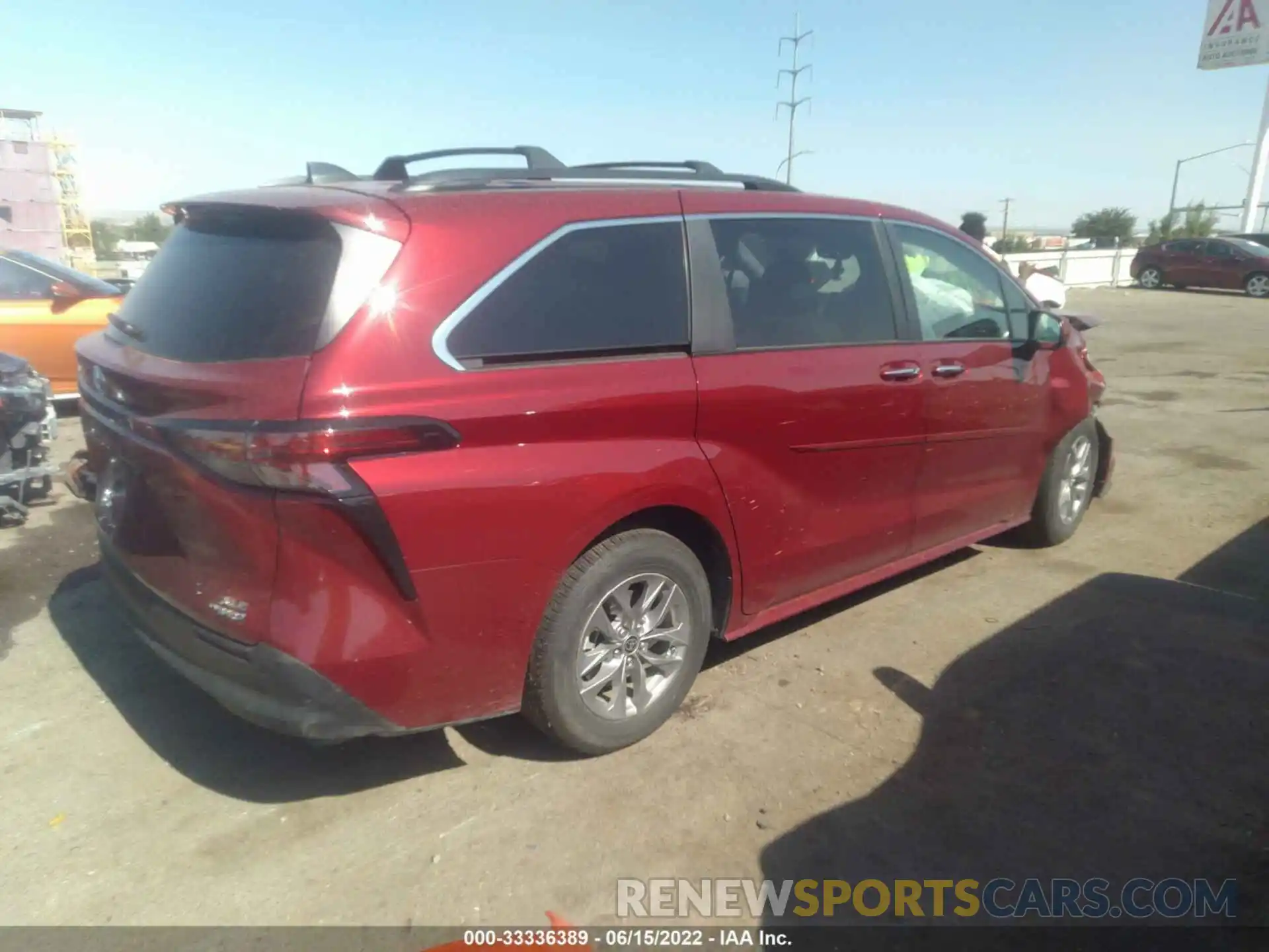 4 Photograph of a damaged car 5TDJRKEC9NS095185 TOYOTA SIENNA 2022