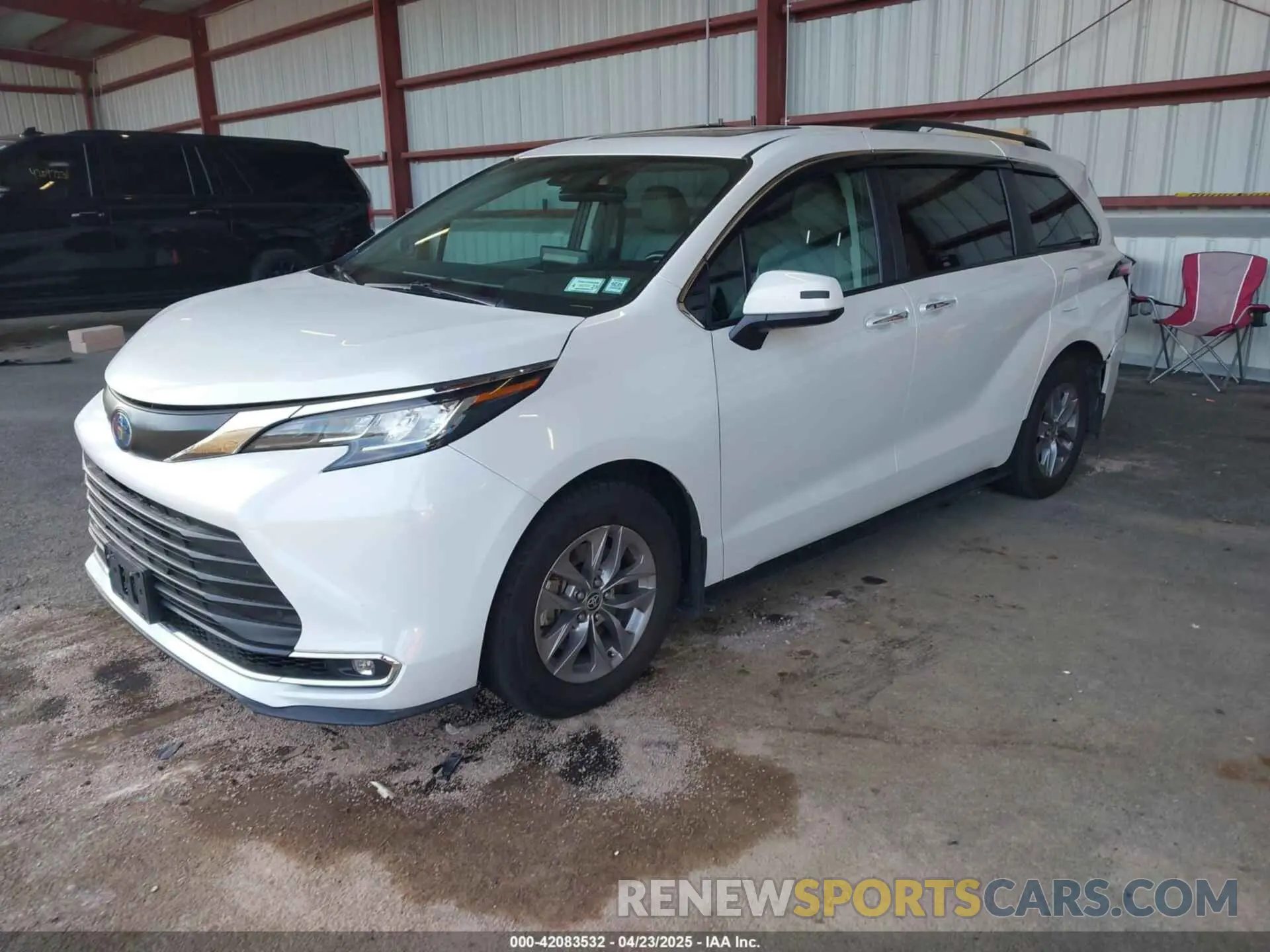 2 Photograph of a damaged car 5TDJRKEC9NS107724 TOYOTA SIENNA 2022