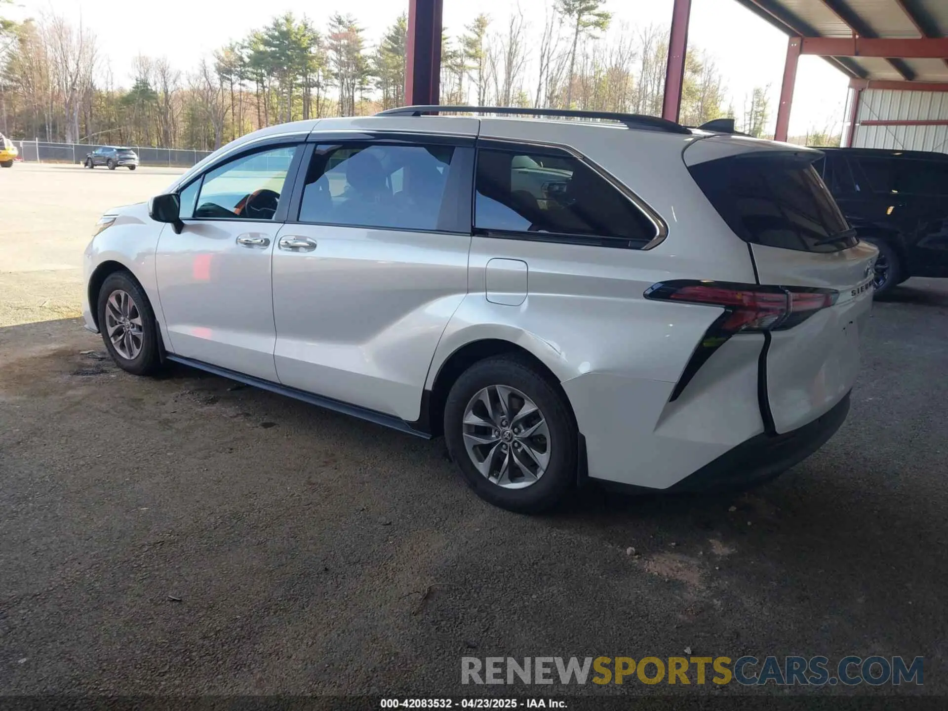 3 Photograph of a damaged car 5TDJRKEC9NS107724 TOYOTA SIENNA 2022