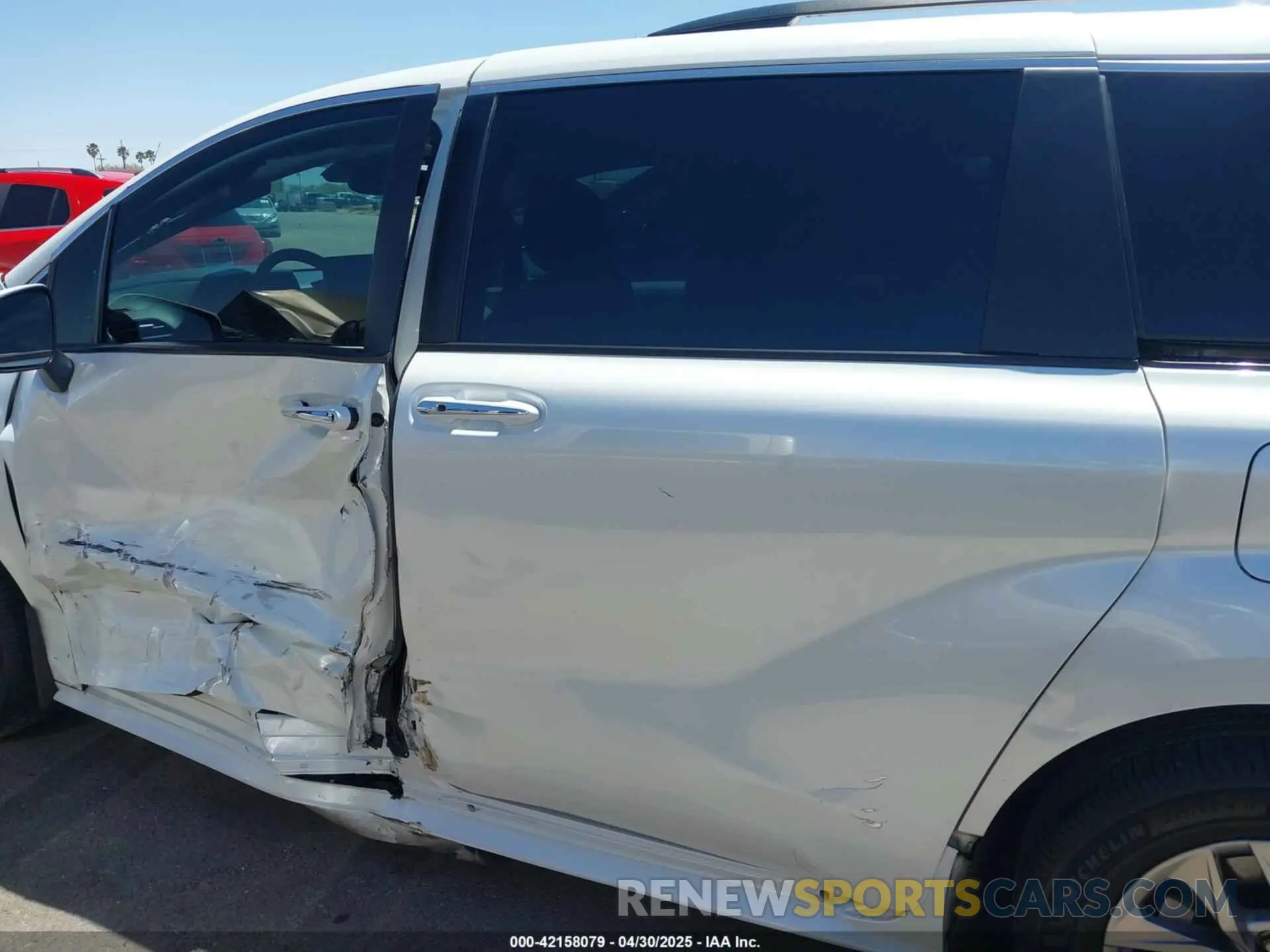 14 Photograph of a damaged car 5TDJRKECXNS118859 TOYOTA SIENNA 2022