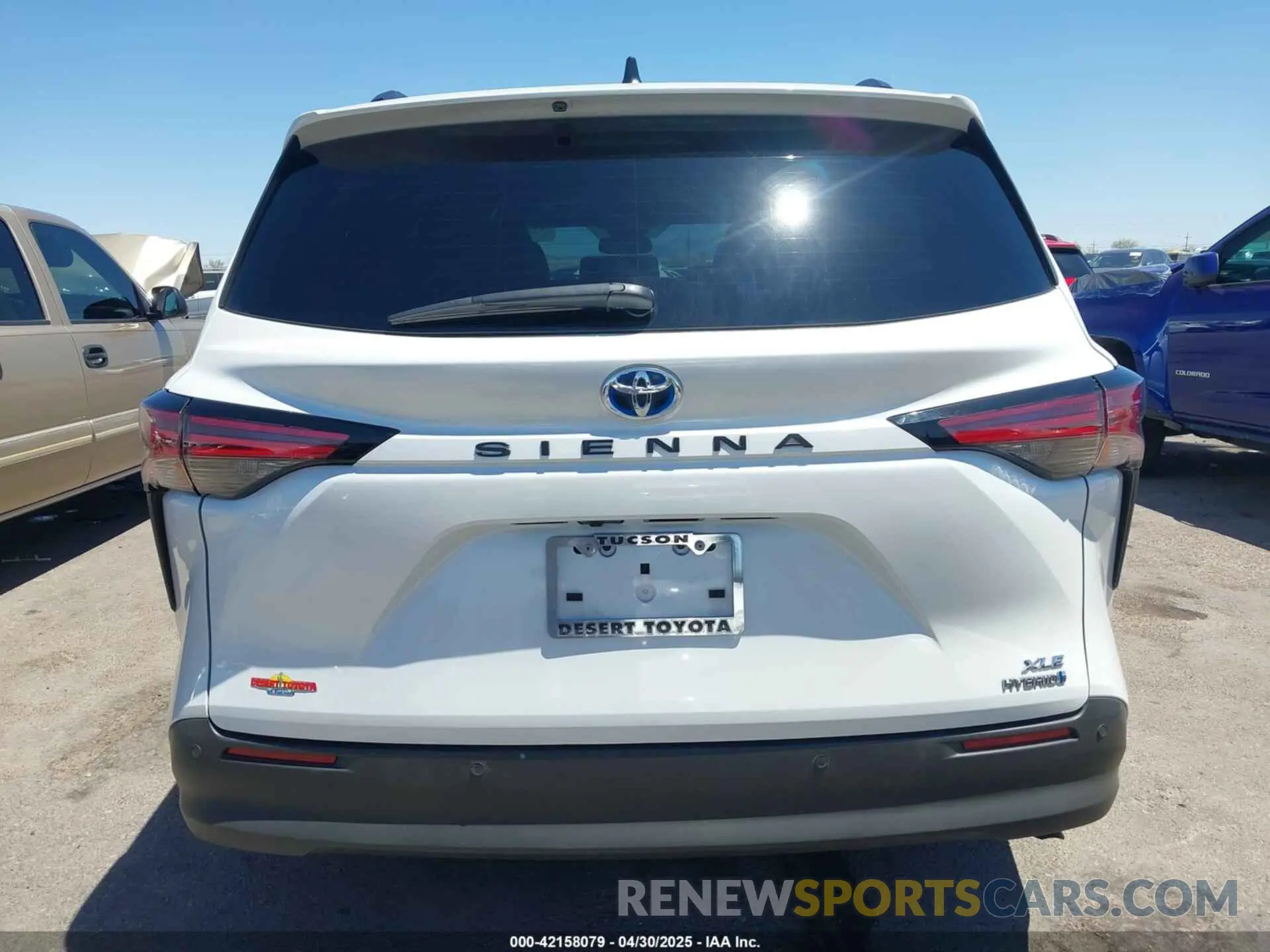 16 Photograph of a damaged car 5TDJRKECXNS118859 TOYOTA SIENNA 2022