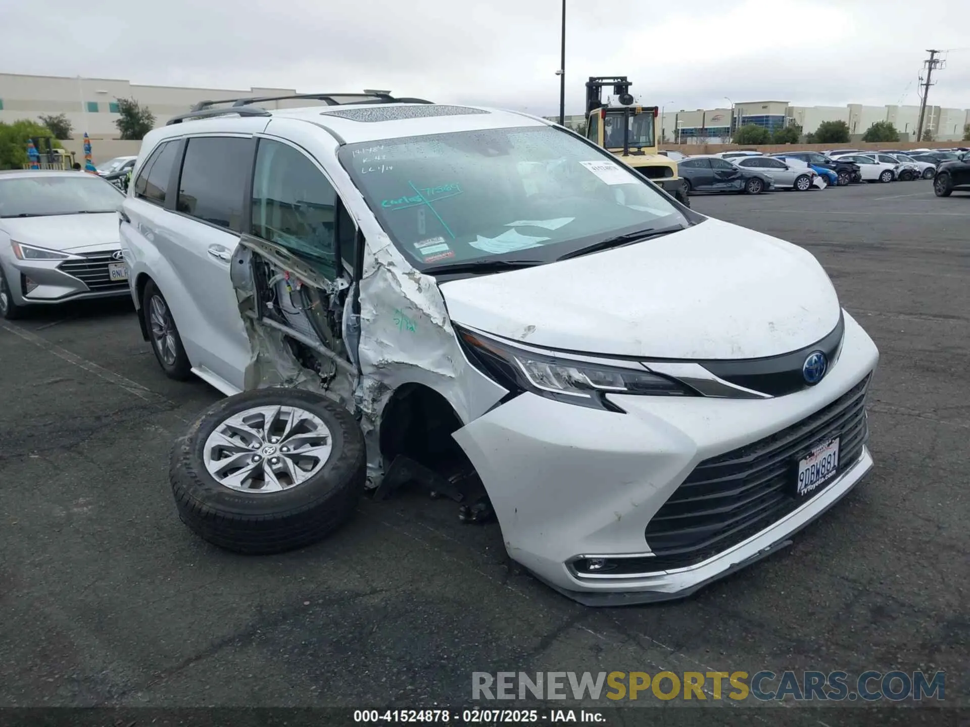 14 Photograph of a damaged car 5TDJRKECXNS135662 TOYOTA SIENNA 2022