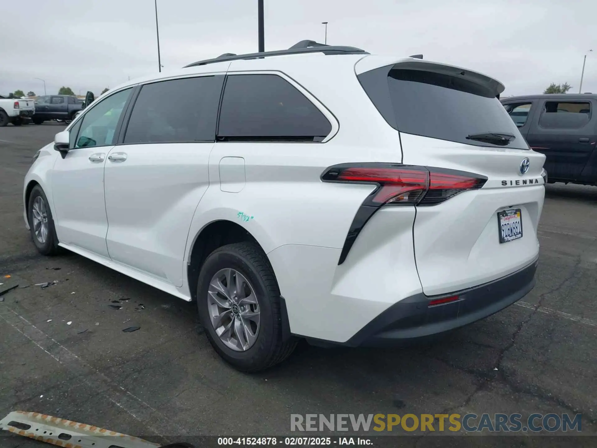 15 Photograph of a damaged car 5TDJRKECXNS135662 TOYOTA SIENNA 2022