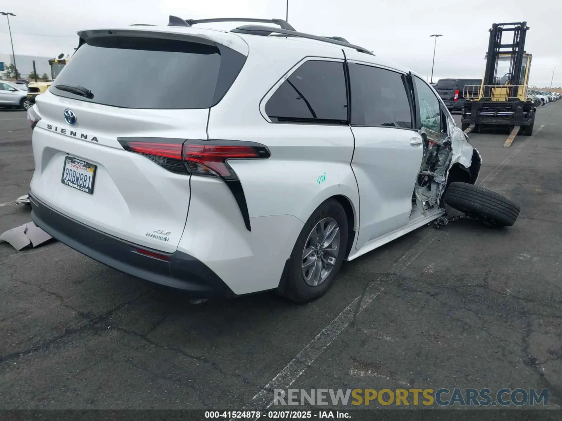 4 Photograph of a damaged car 5TDJRKECXNS135662 TOYOTA SIENNA 2022