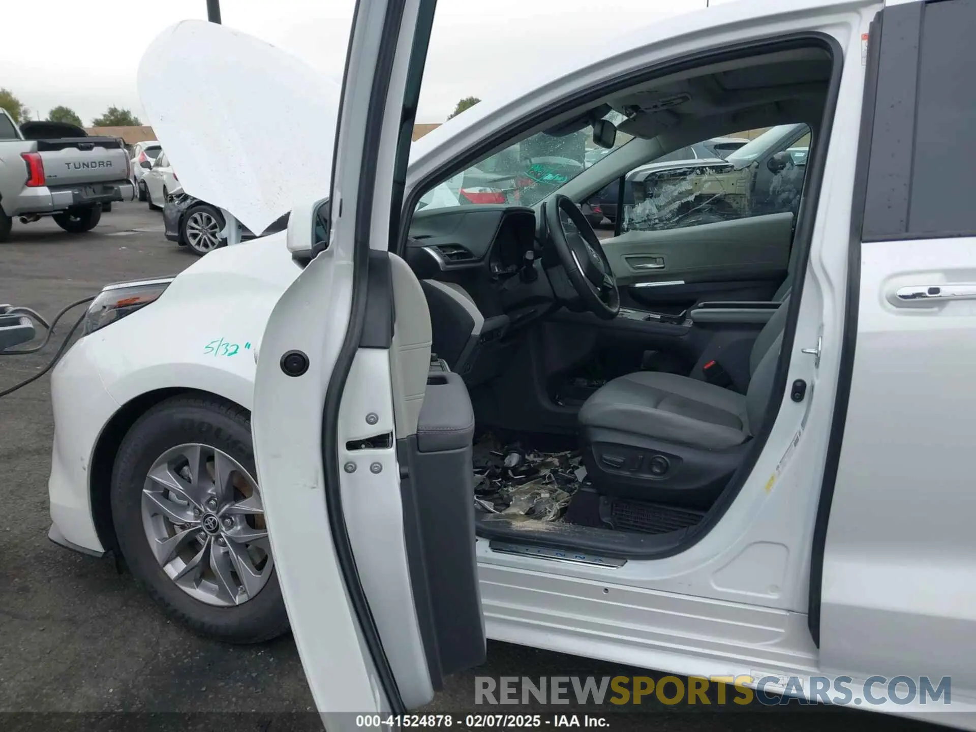 5 Photograph of a damaged car 5TDJRKECXNS135662 TOYOTA SIENNA 2022
