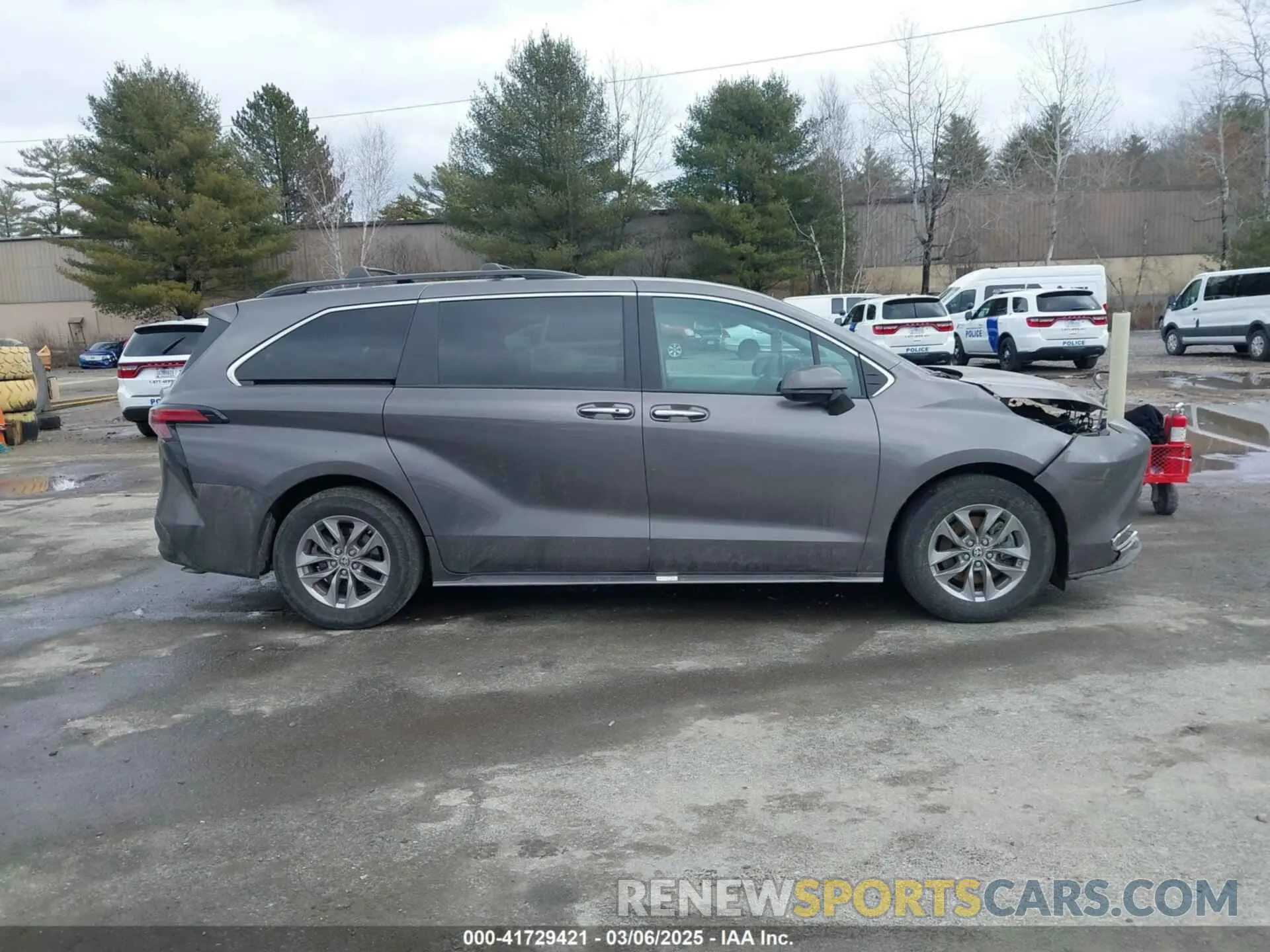 13 Photograph of a damaged car 5TDJSKFC2NS066081 TOYOTA SIENNA 2022