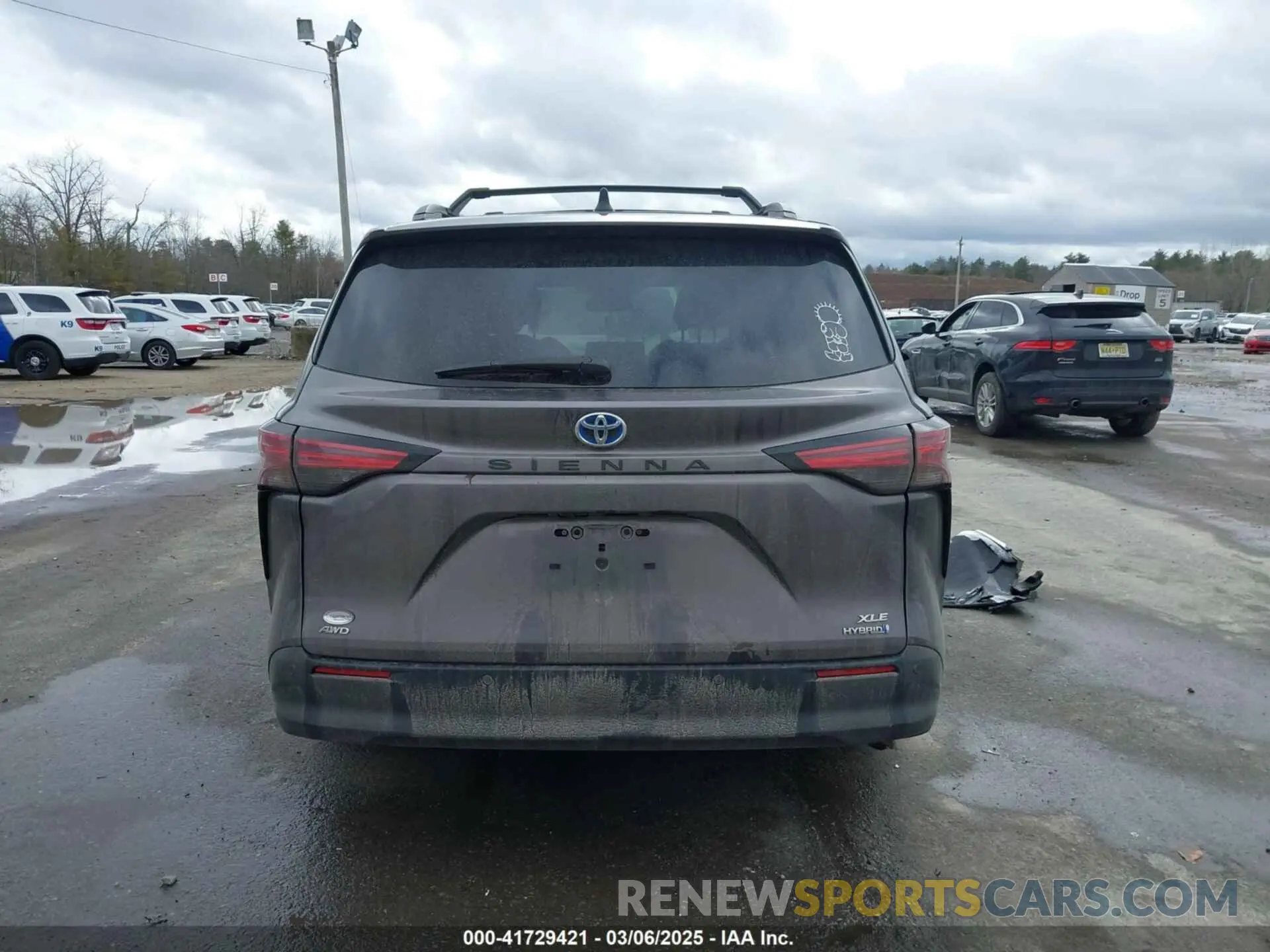 16 Photograph of a damaged car 5TDJSKFC2NS066081 TOYOTA SIENNA 2022