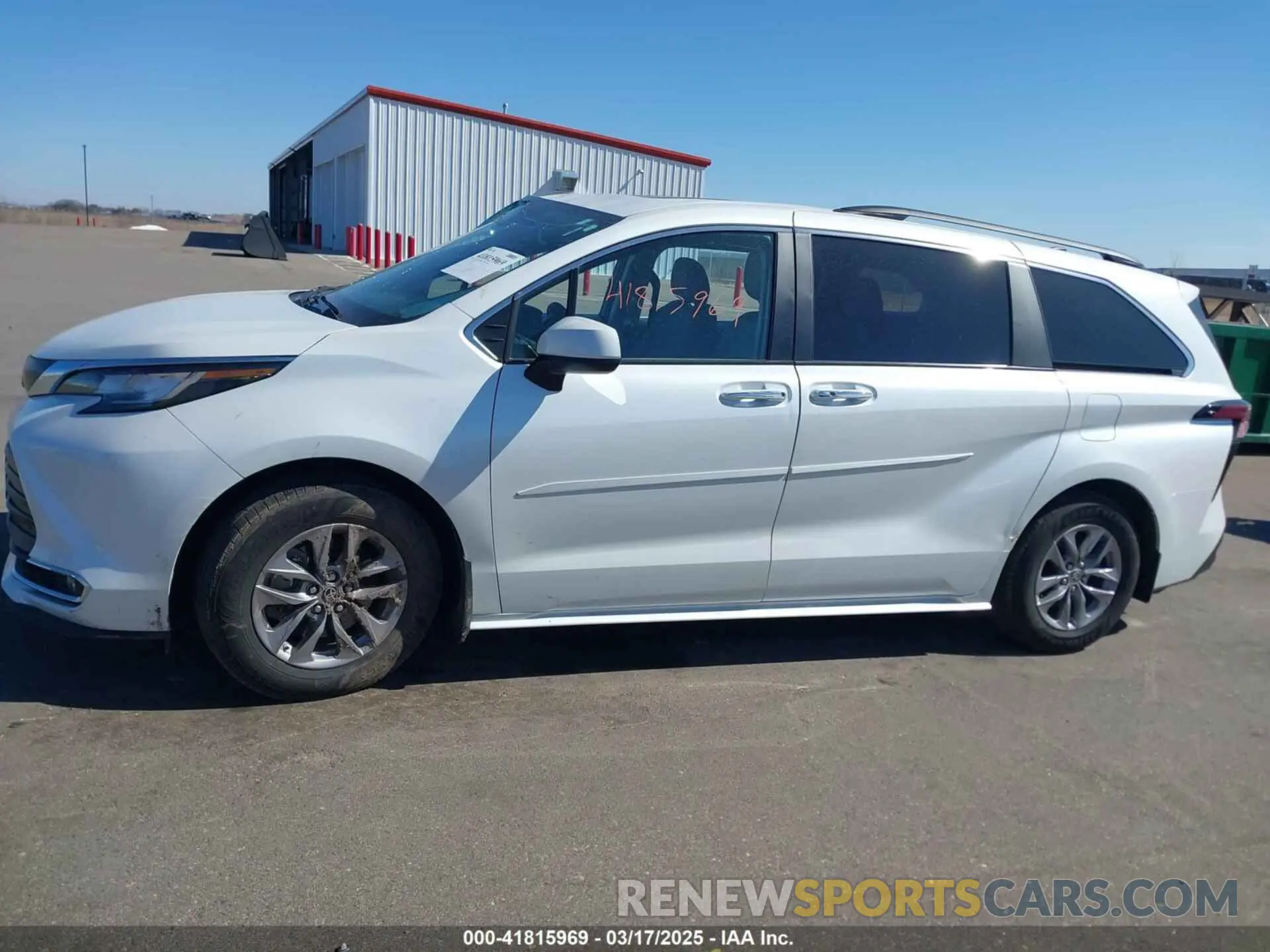14 Photograph of a damaged car 5TDJSKFC7NS058980 TOYOTA SIENNA 2022