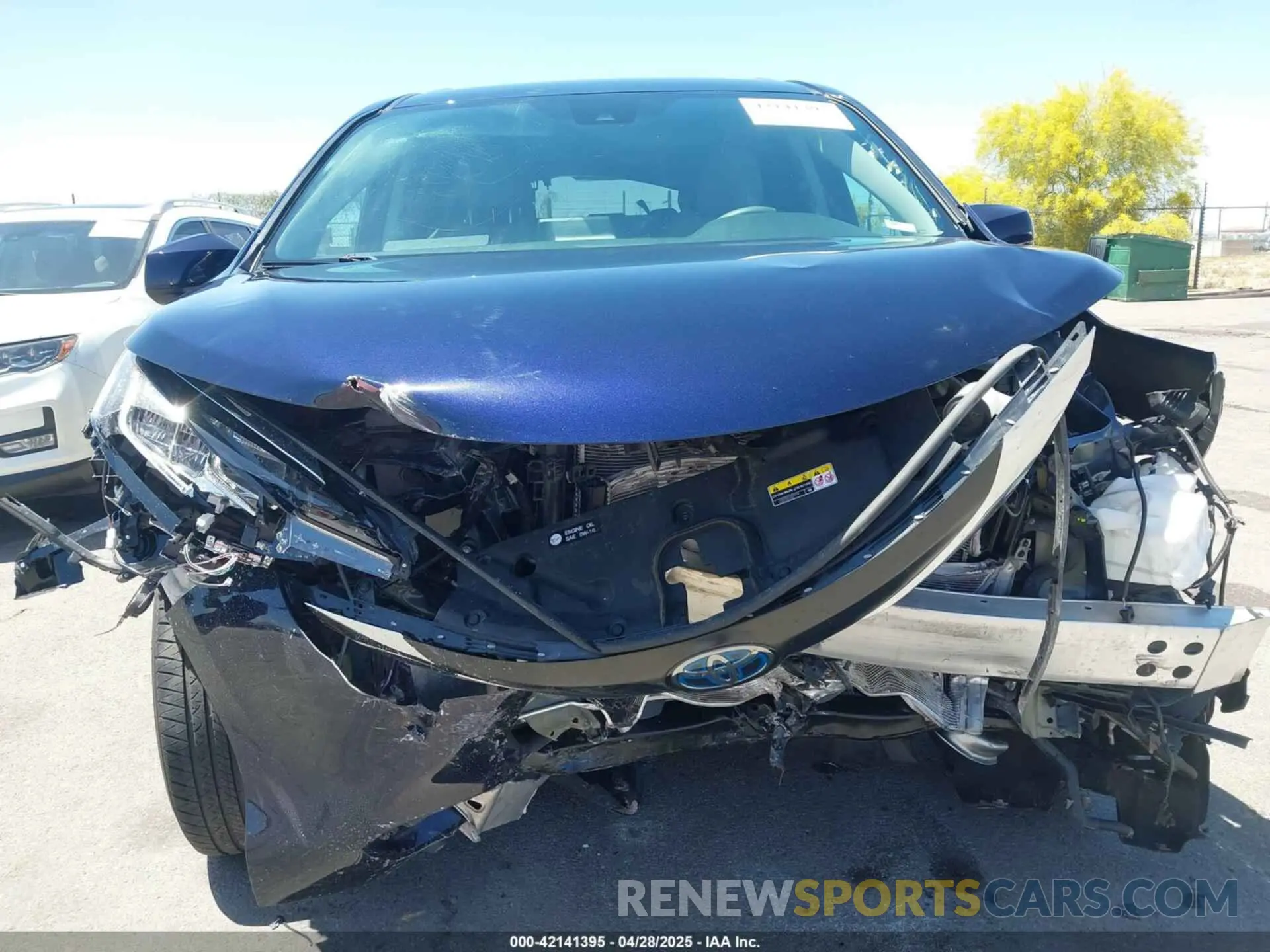 12 Photograph of a damaged car 5TDKRKEC0NS101136 TOYOTA SIENNA 2022