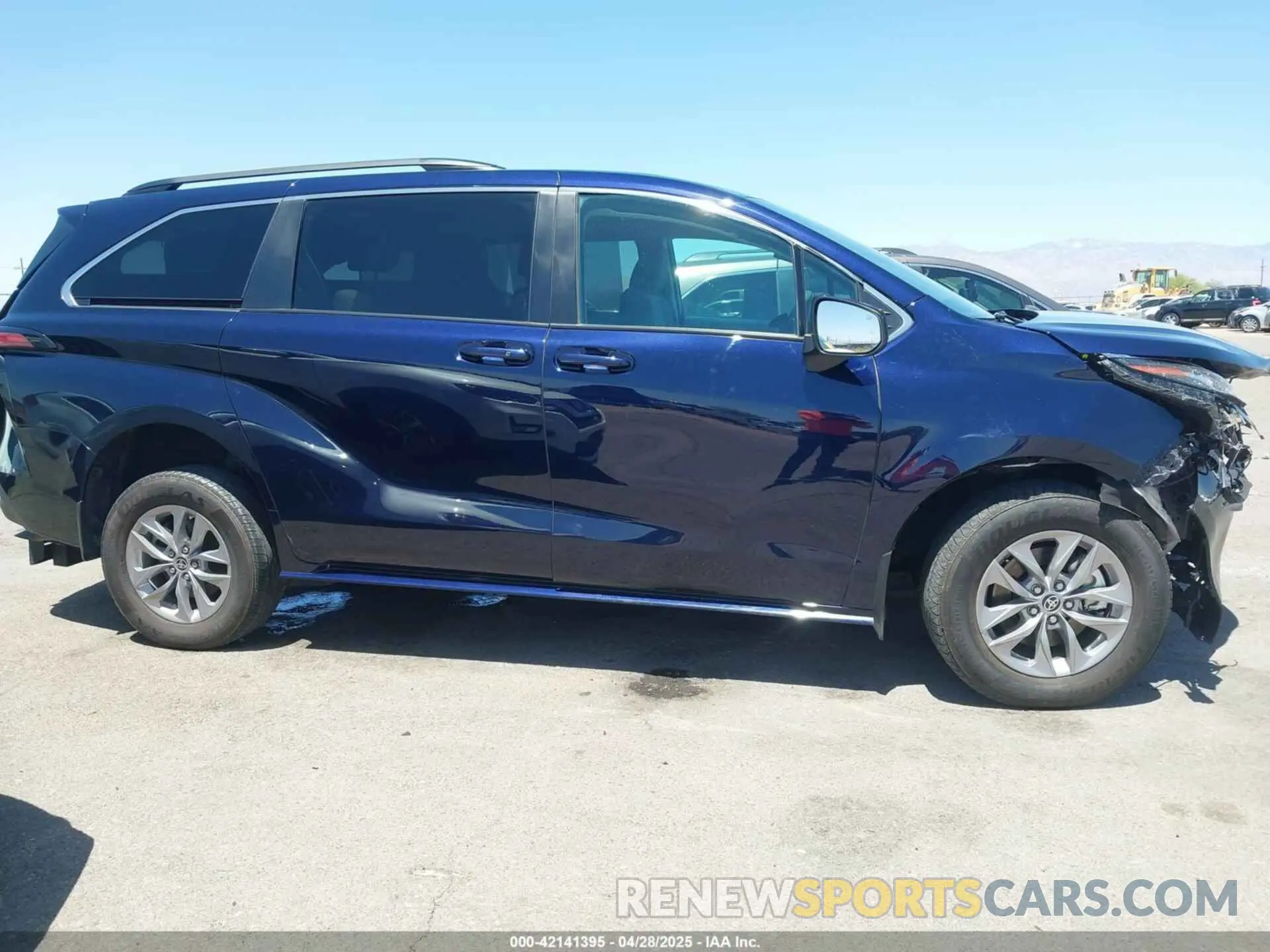 13 Photograph of a damaged car 5TDKRKEC0NS101136 TOYOTA SIENNA 2022