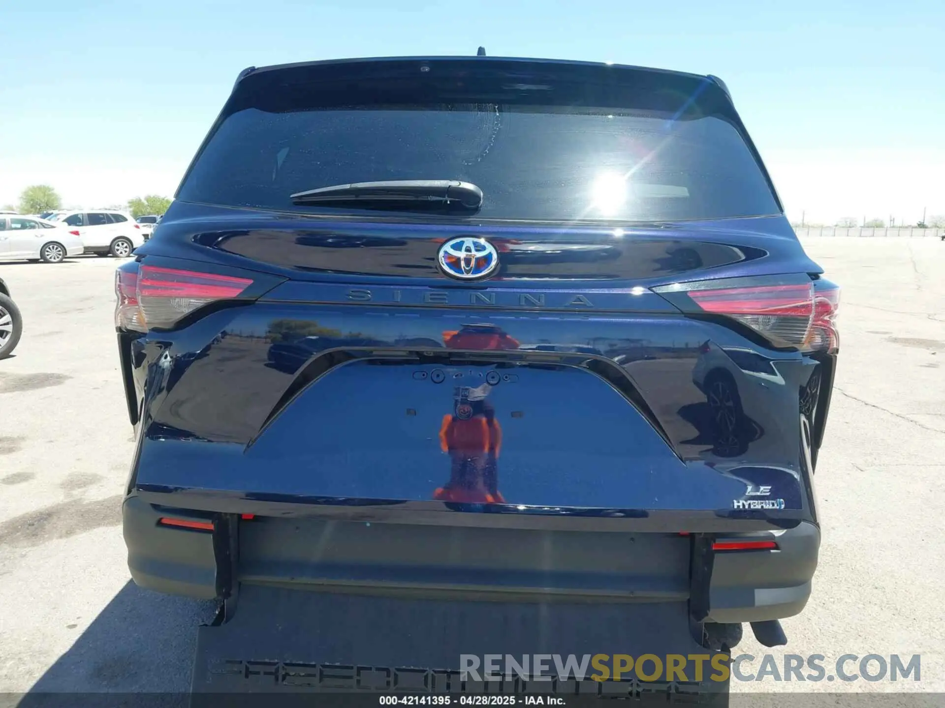 16 Photograph of a damaged car 5TDKRKEC0NS101136 TOYOTA SIENNA 2022