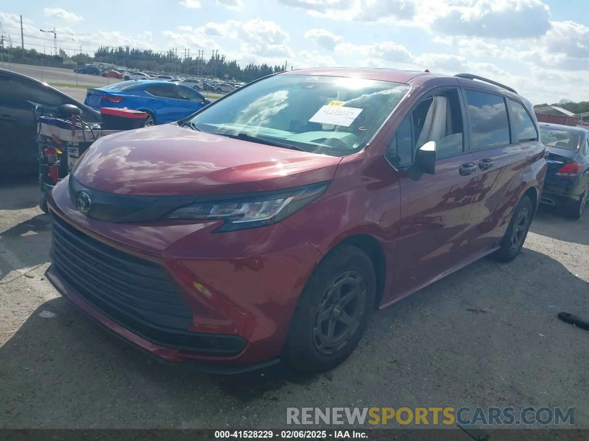 2 Photograph of a damaged car 5TDKRKEC1NS098733 TOYOTA SIENNA 2022
