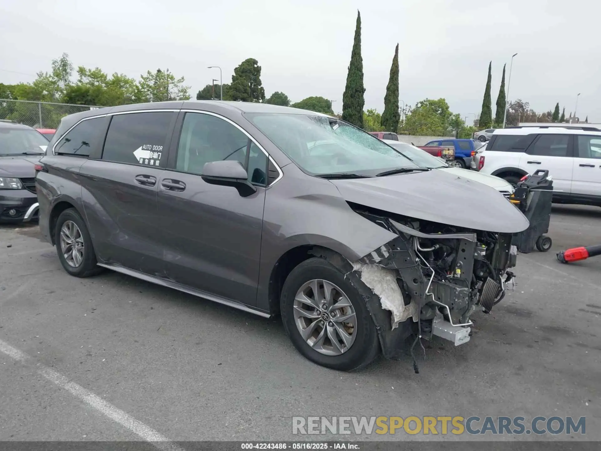 1 Photograph of a damaged car 5TDKRKEC1NS099302 TOYOTA SIENNA 2022
