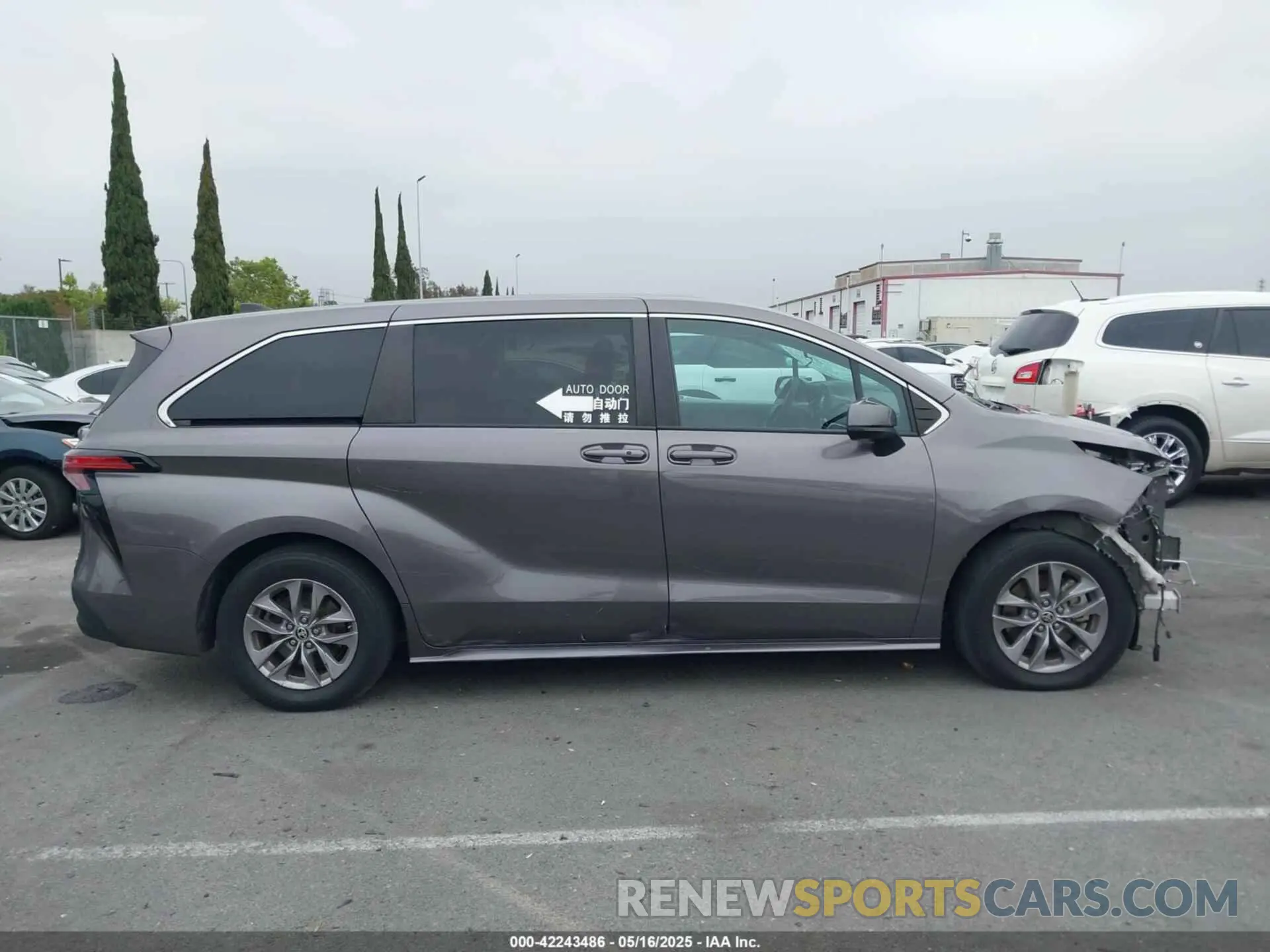 14 Photograph of a damaged car 5TDKRKEC1NS099302 TOYOTA SIENNA 2022