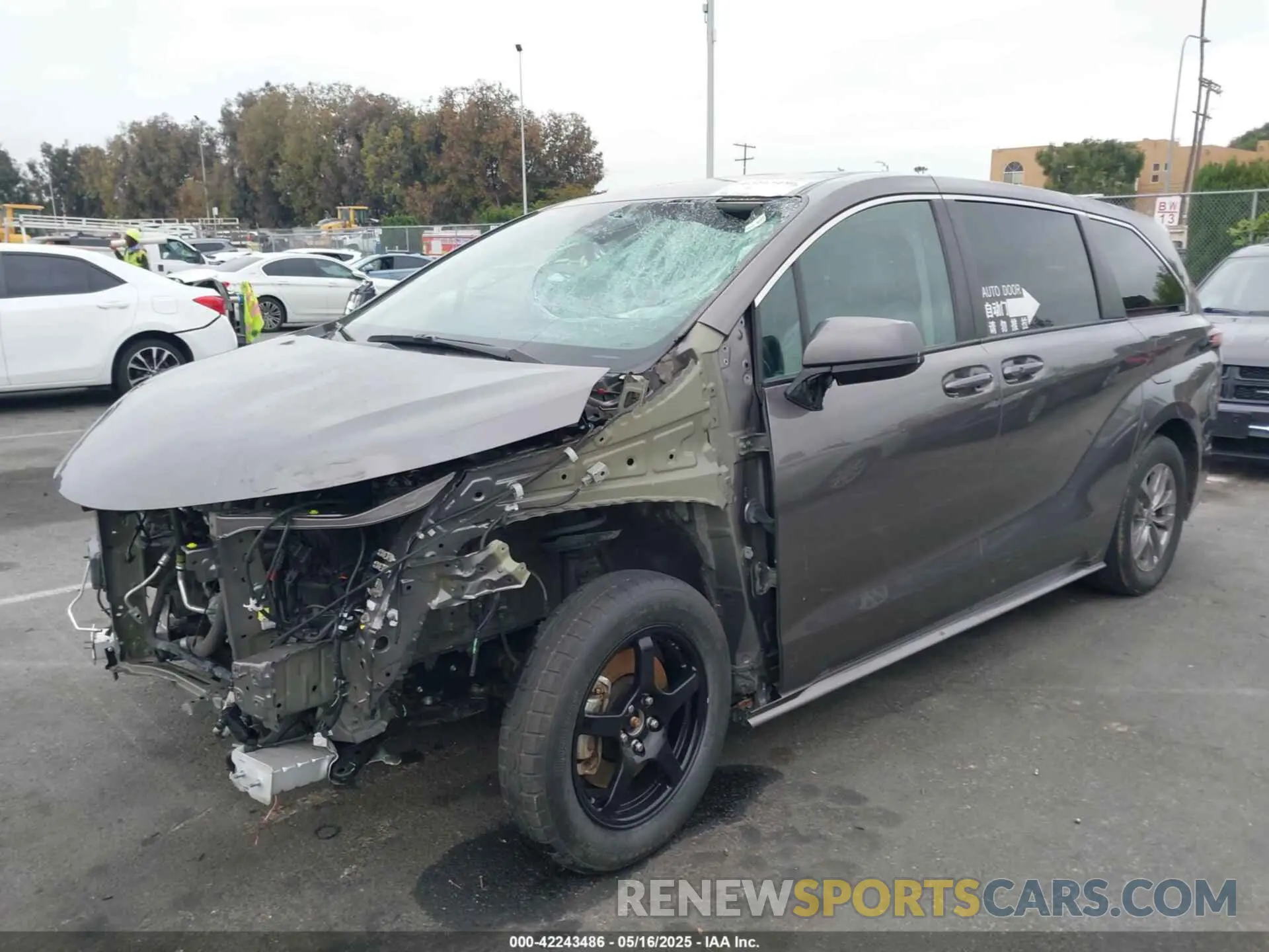 2 Photograph of a damaged car 5TDKRKEC1NS099302 TOYOTA SIENNA 2022