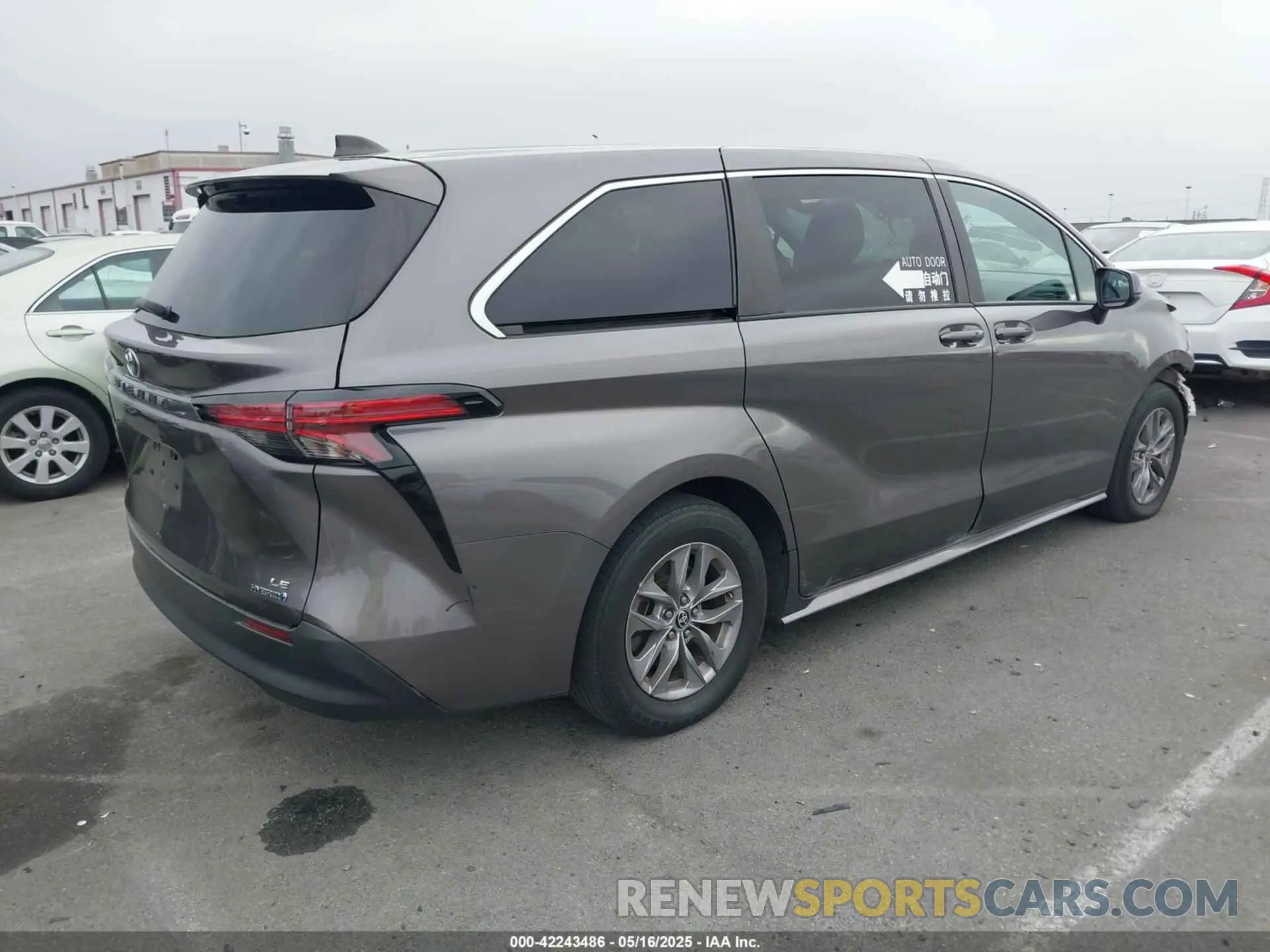 4 Photograph of a damaged car 5TDKRKEC1NS099302 TOYOTA SIENNA 2022