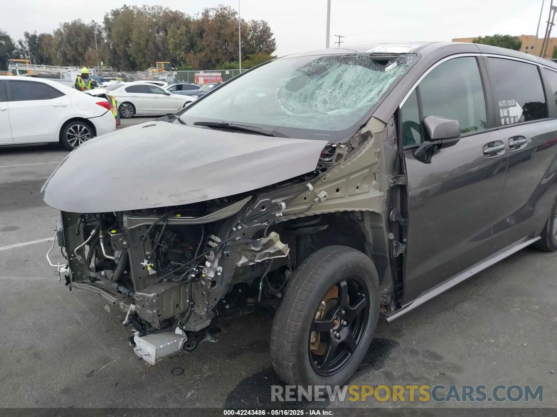 6 Photograph of a damaged car 5TDKRKEC1NS099302 TOYOTA SIENNA 2022