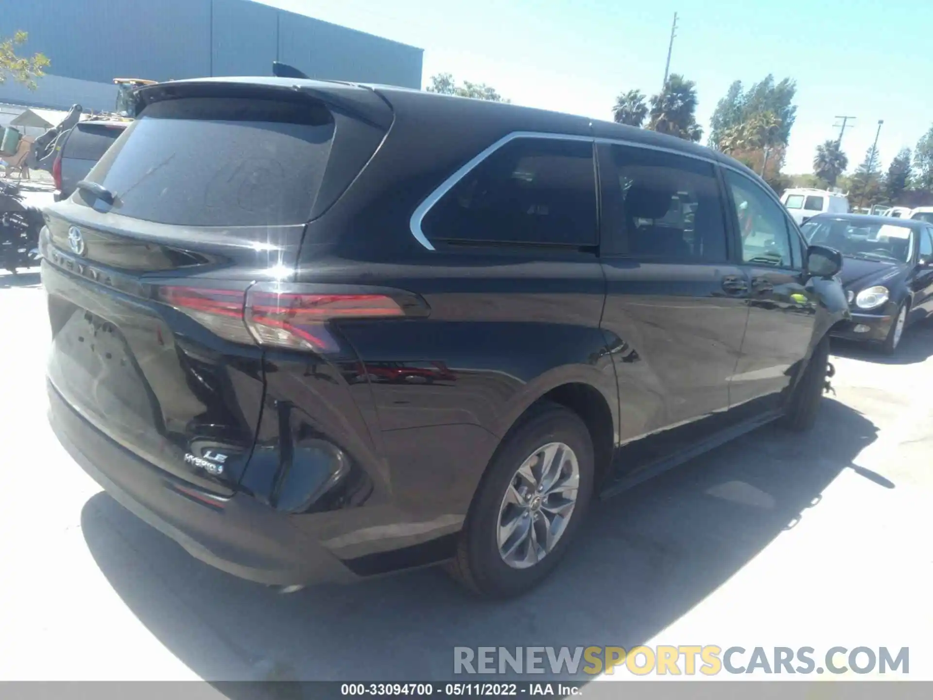 4 Photograph of a damaged car 5TDKRKEC1NS107267 TOYOTA SIENNA 2022